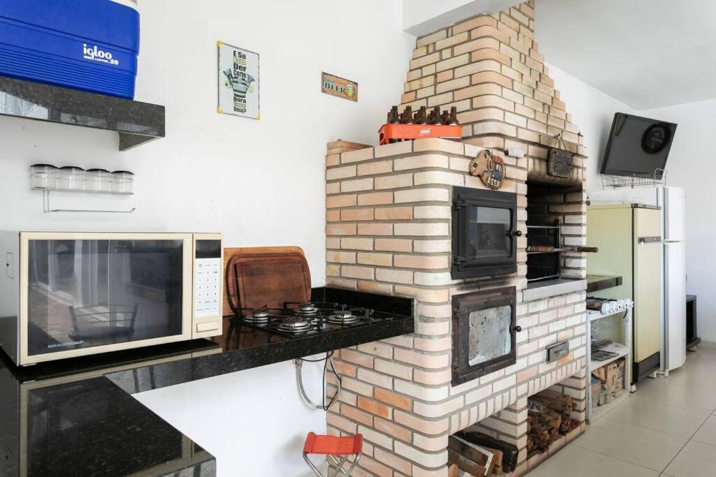 Linda casa em condomínio fechado para temporada.