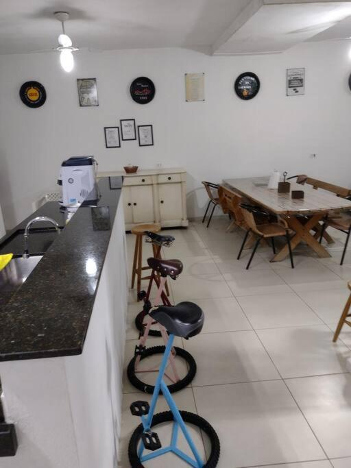 Linda casa em condomínio fechado para temporada.
