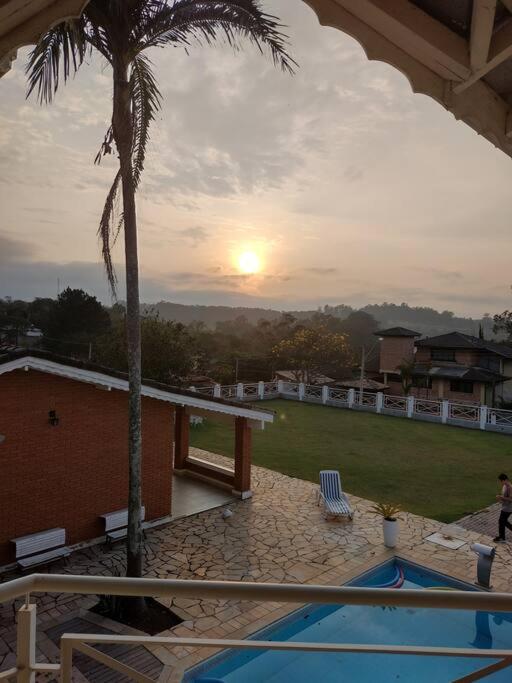 Linda casa em condomínio fechado para temporada.