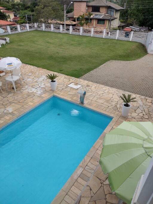 Linda casa em condomínio fechado para temporada.