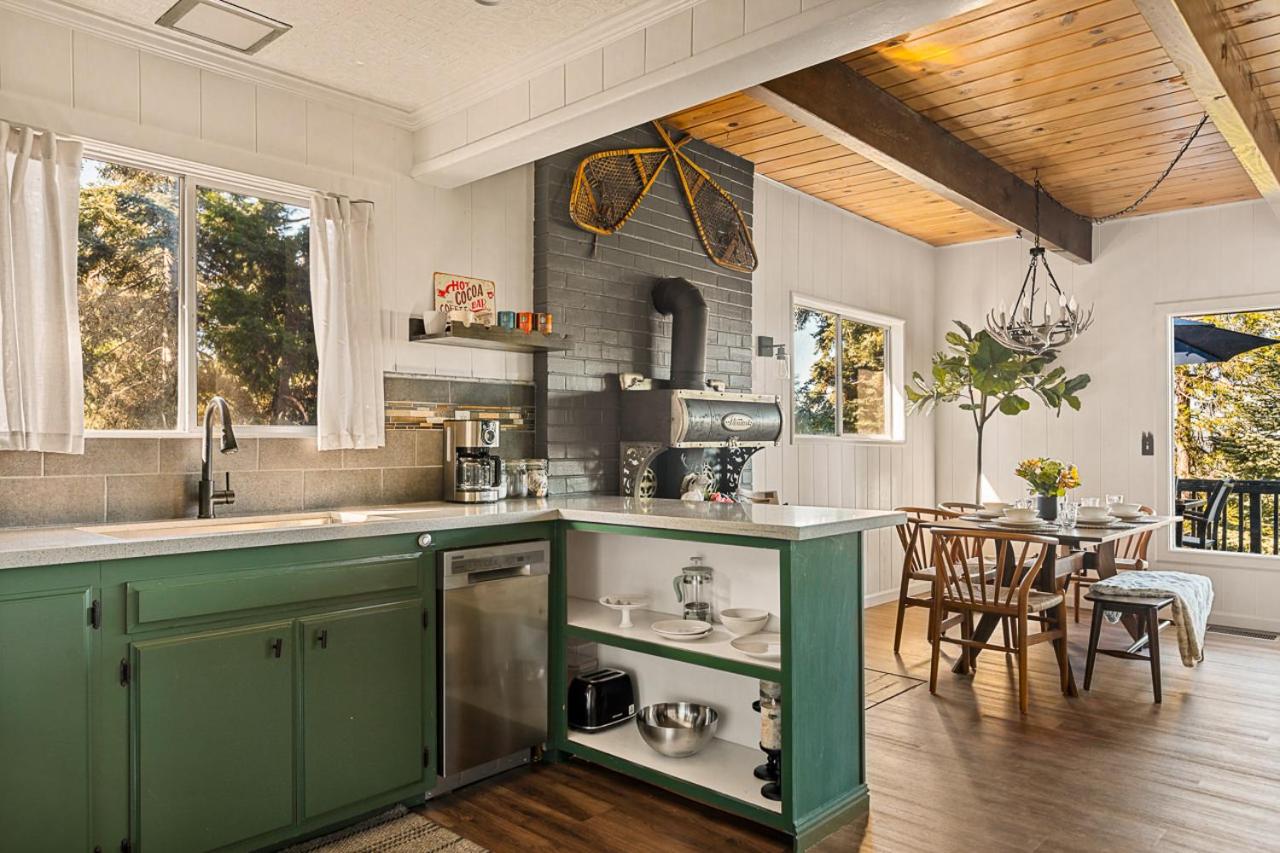 Romantic & Family Friendly Chalet In The Woods view 3