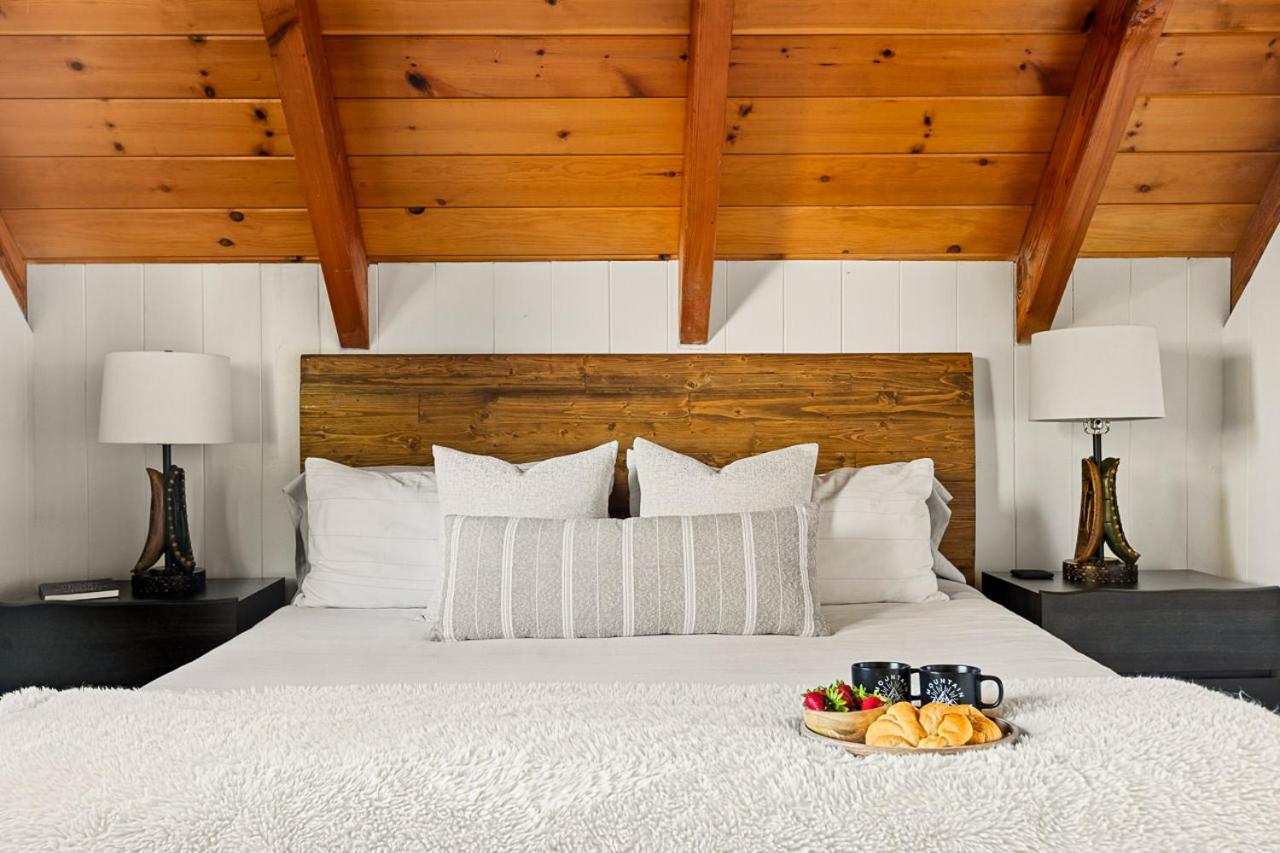 Romantic & Family Friendly Chalet In The Woods view 4