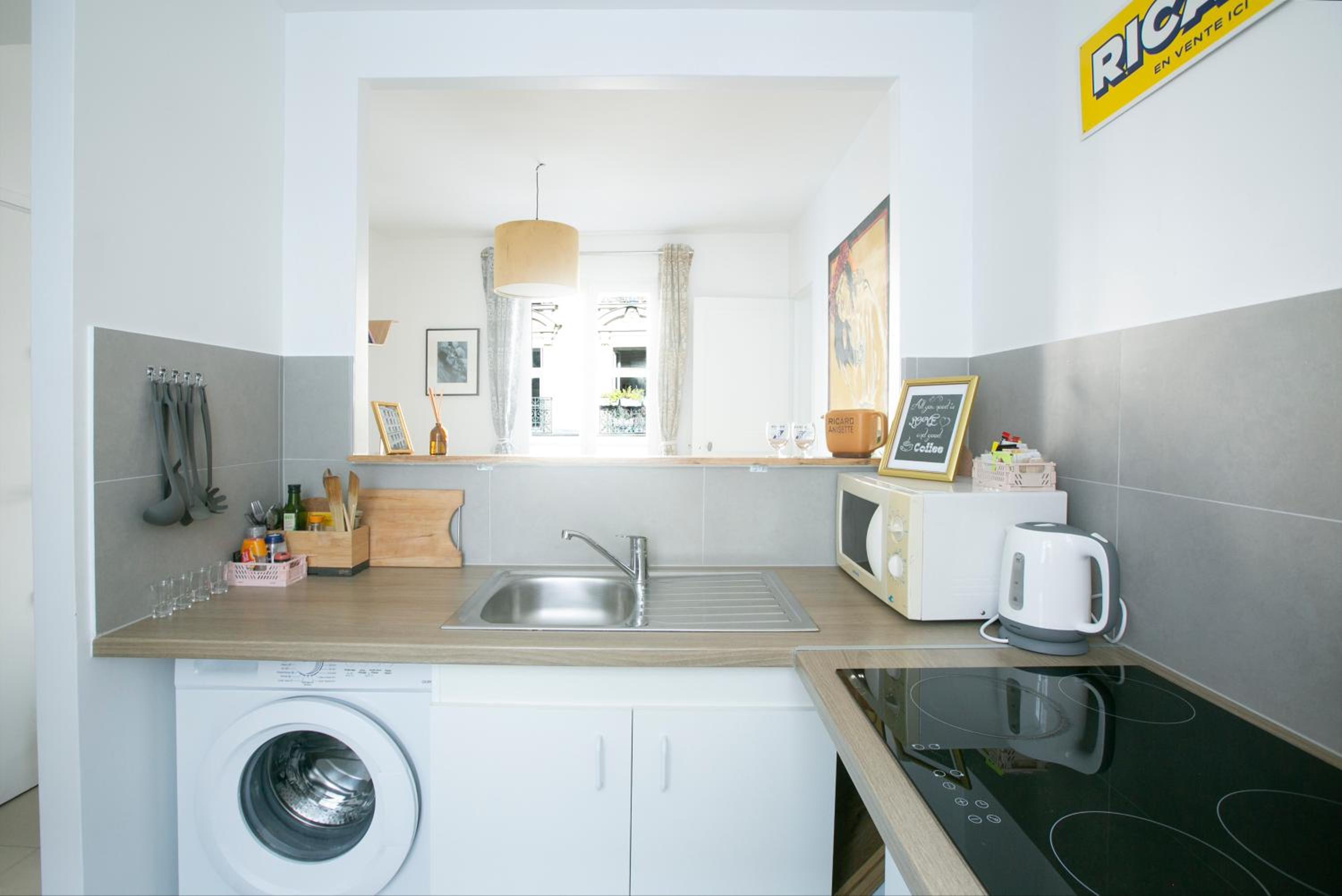 Charming 1 Bedroom Marais Hideaway - FB17A