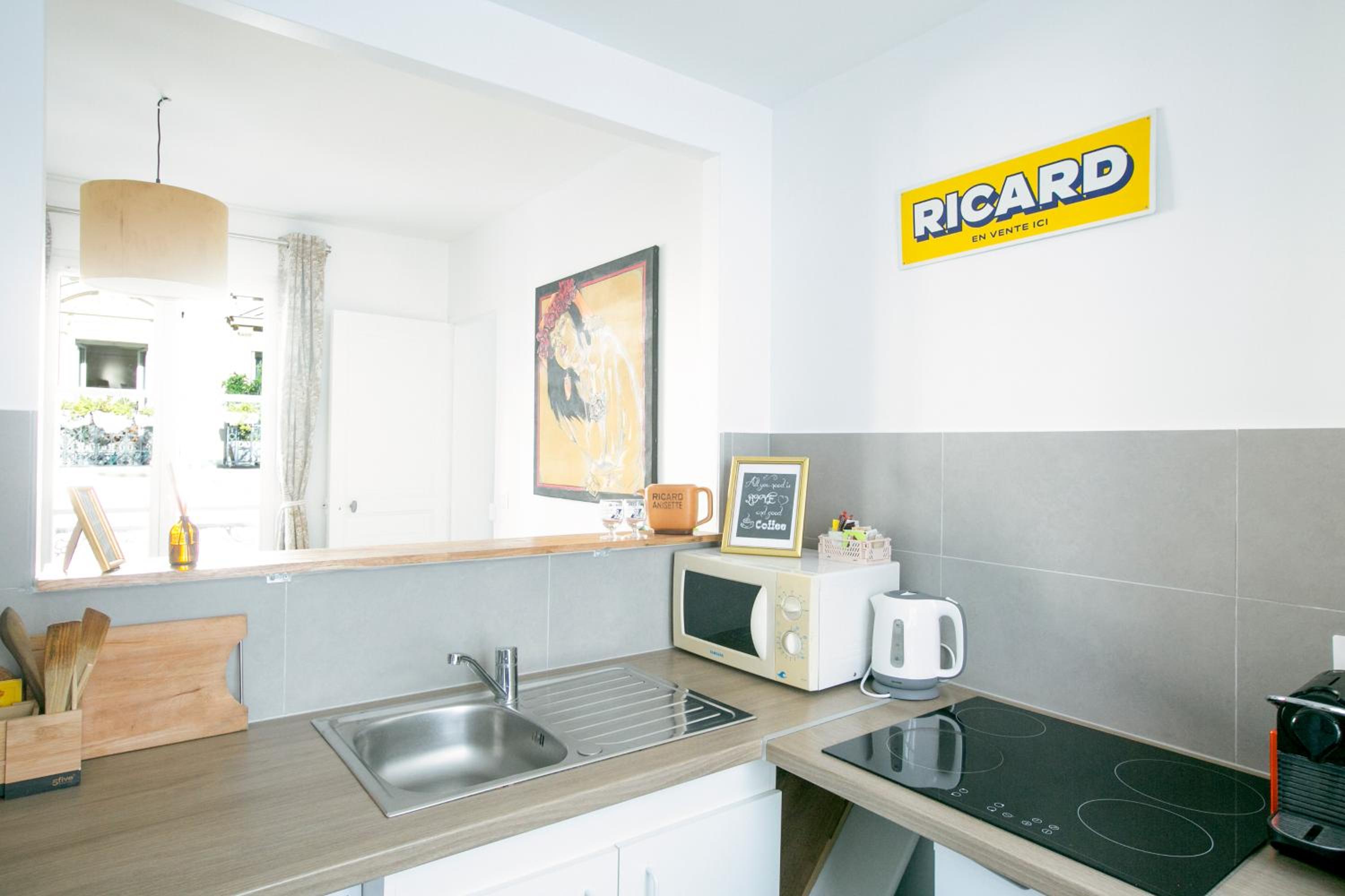 Charming 1 Bedroom Marais Hideaway - FB17A