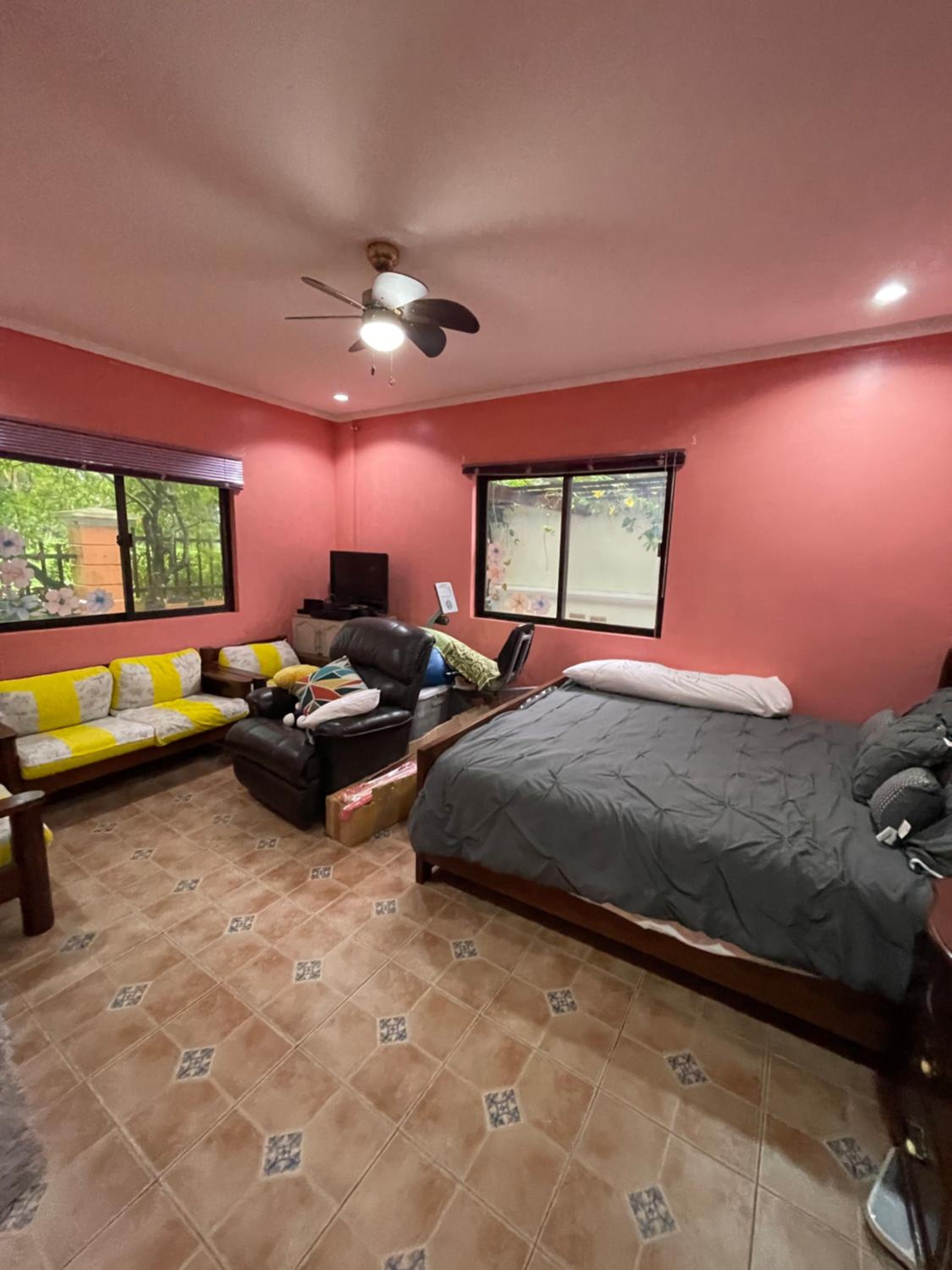 Cozy & Spacious Family House in Tagaytay view 5