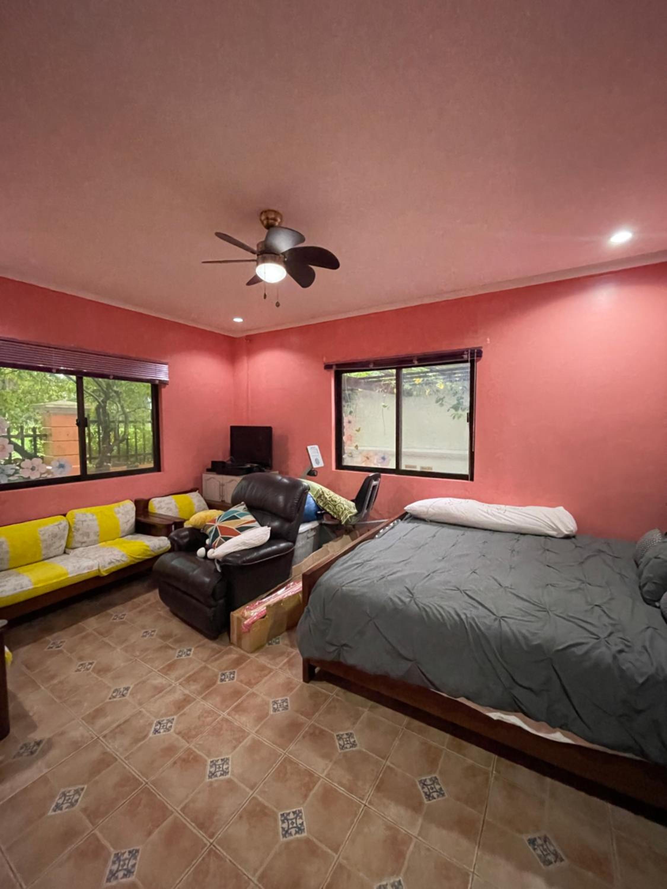 Cozy & Spacious Family House in Tagaytay view 2