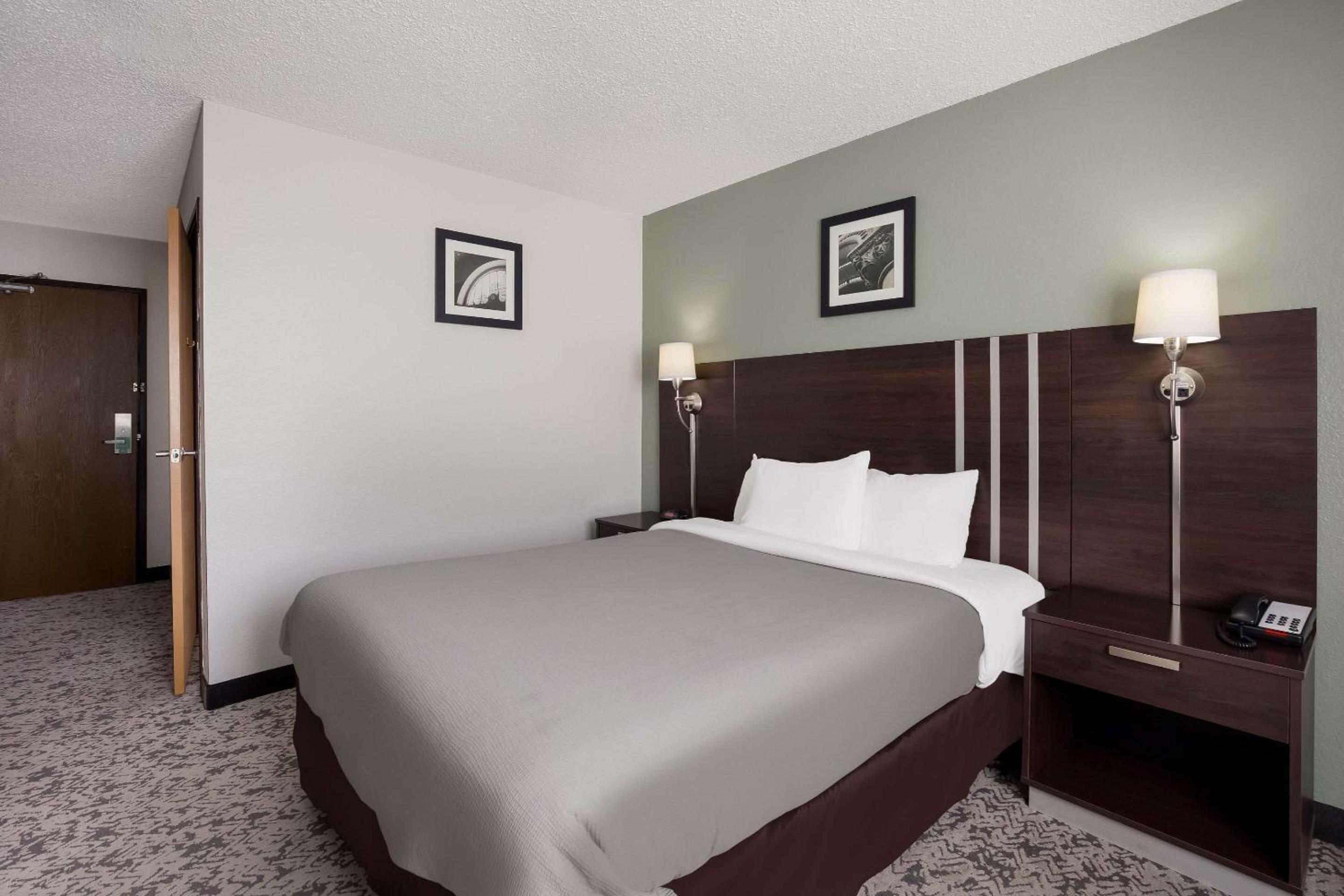 Canton Vacations - Quality Inn Hall of Fame - Property Image 23