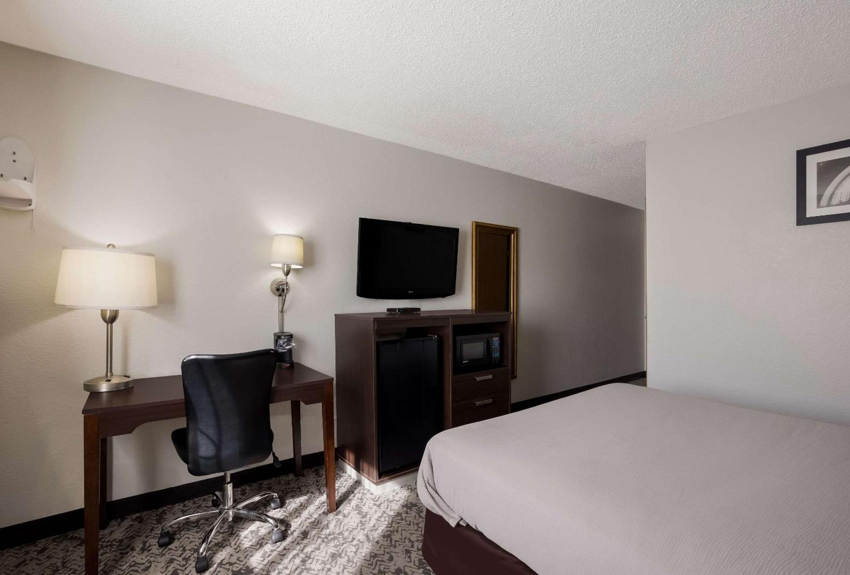 Canton Vacations - Quality Inn Hall of Fame - Property Image 21