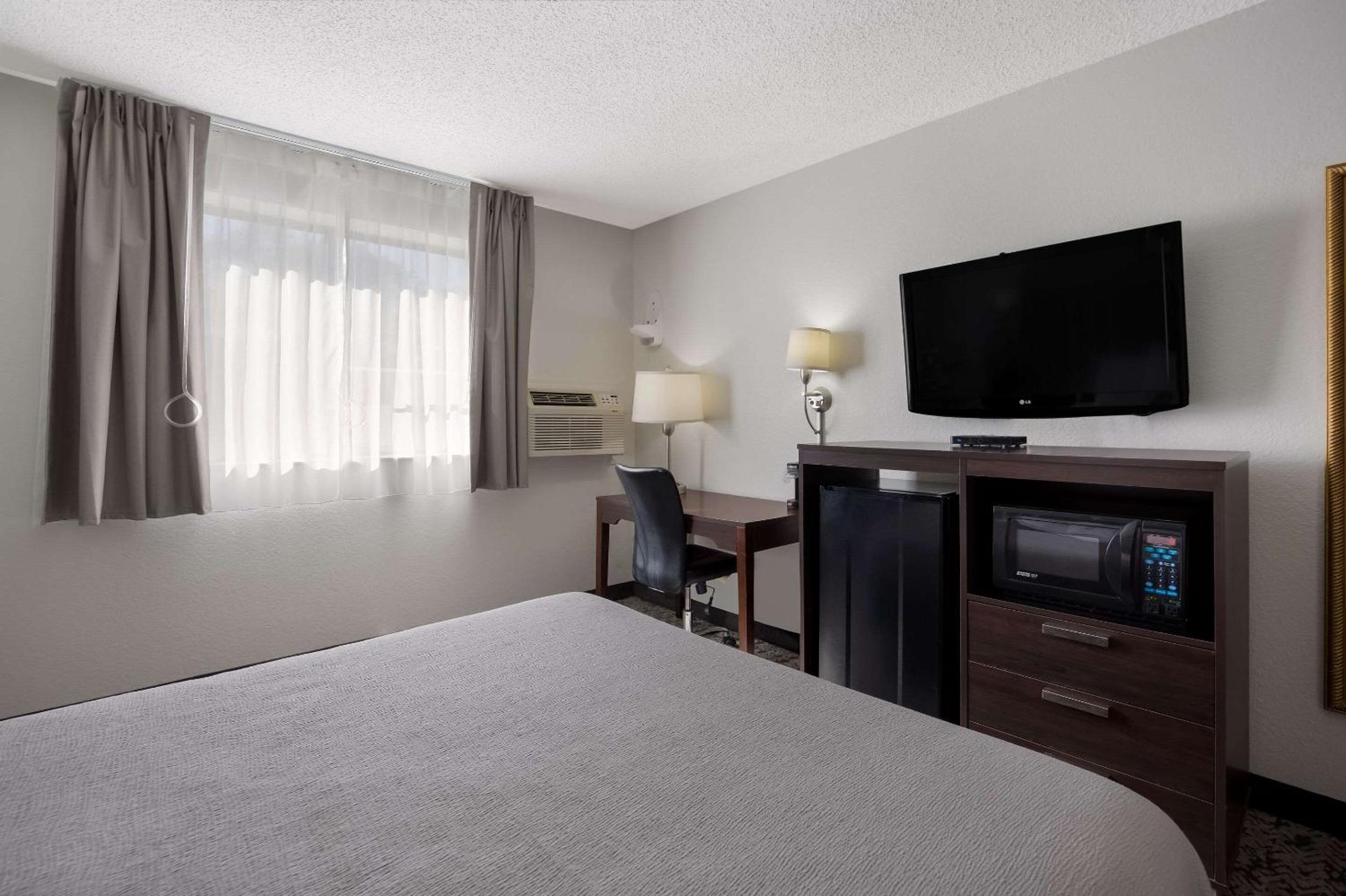 Canton Vacations - Quality Inn Hall of Fame - Property Image 20