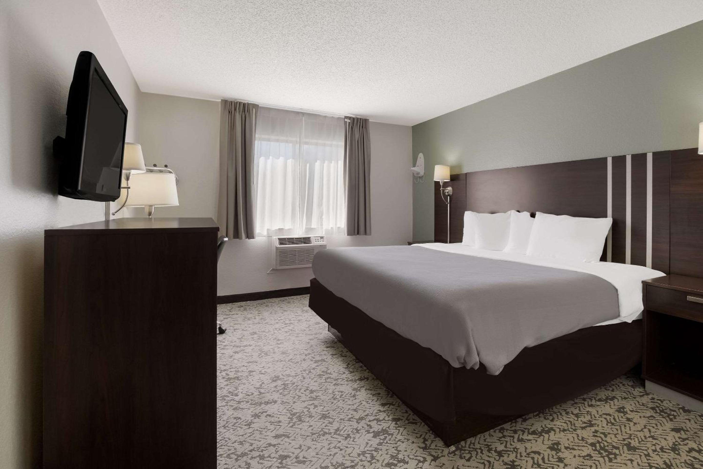 Canton Vacations - Quality Inn Hall of Fame - Property Image 12