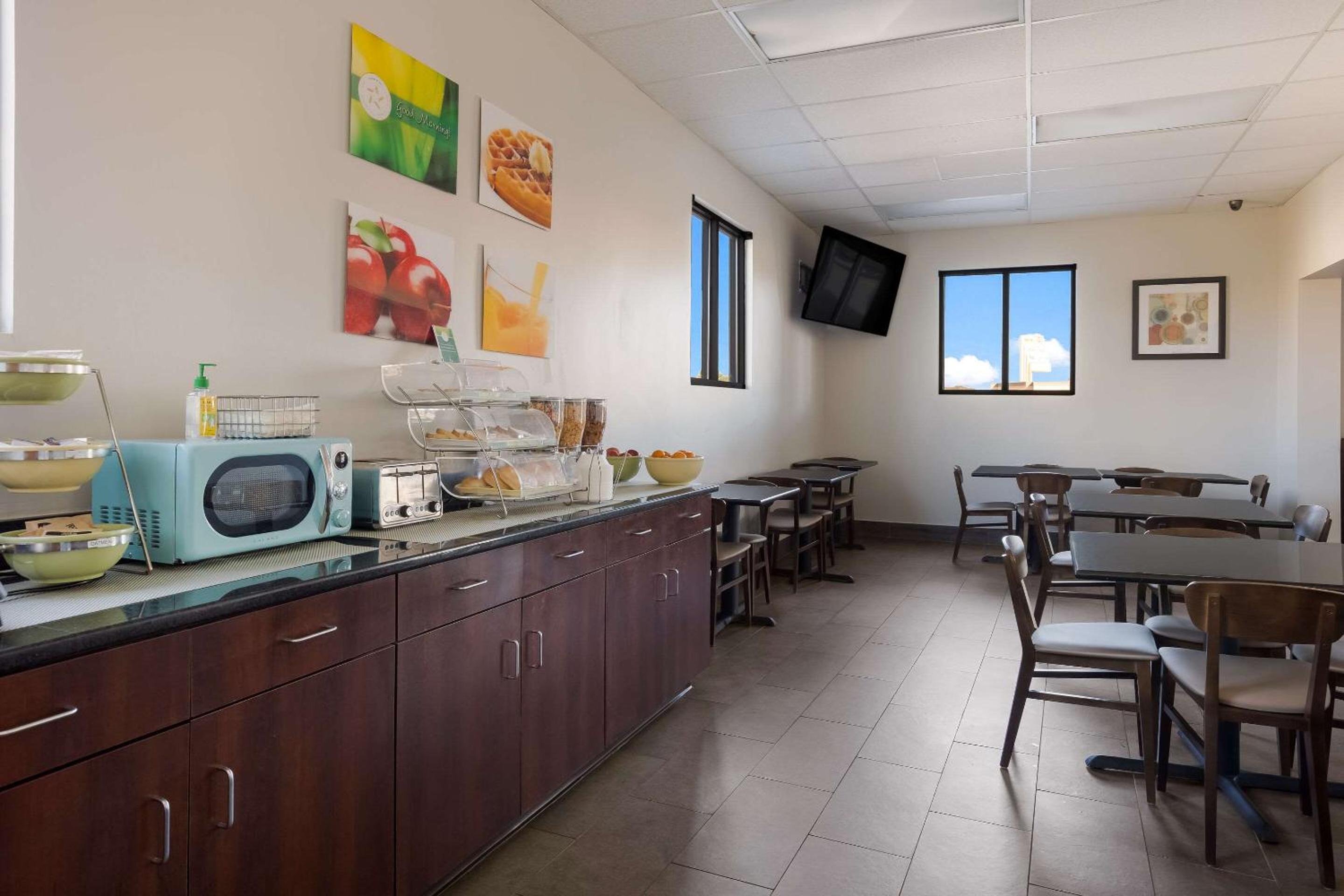 Canton Vacations - Quality Inn Hall of Fame - Property Image 9