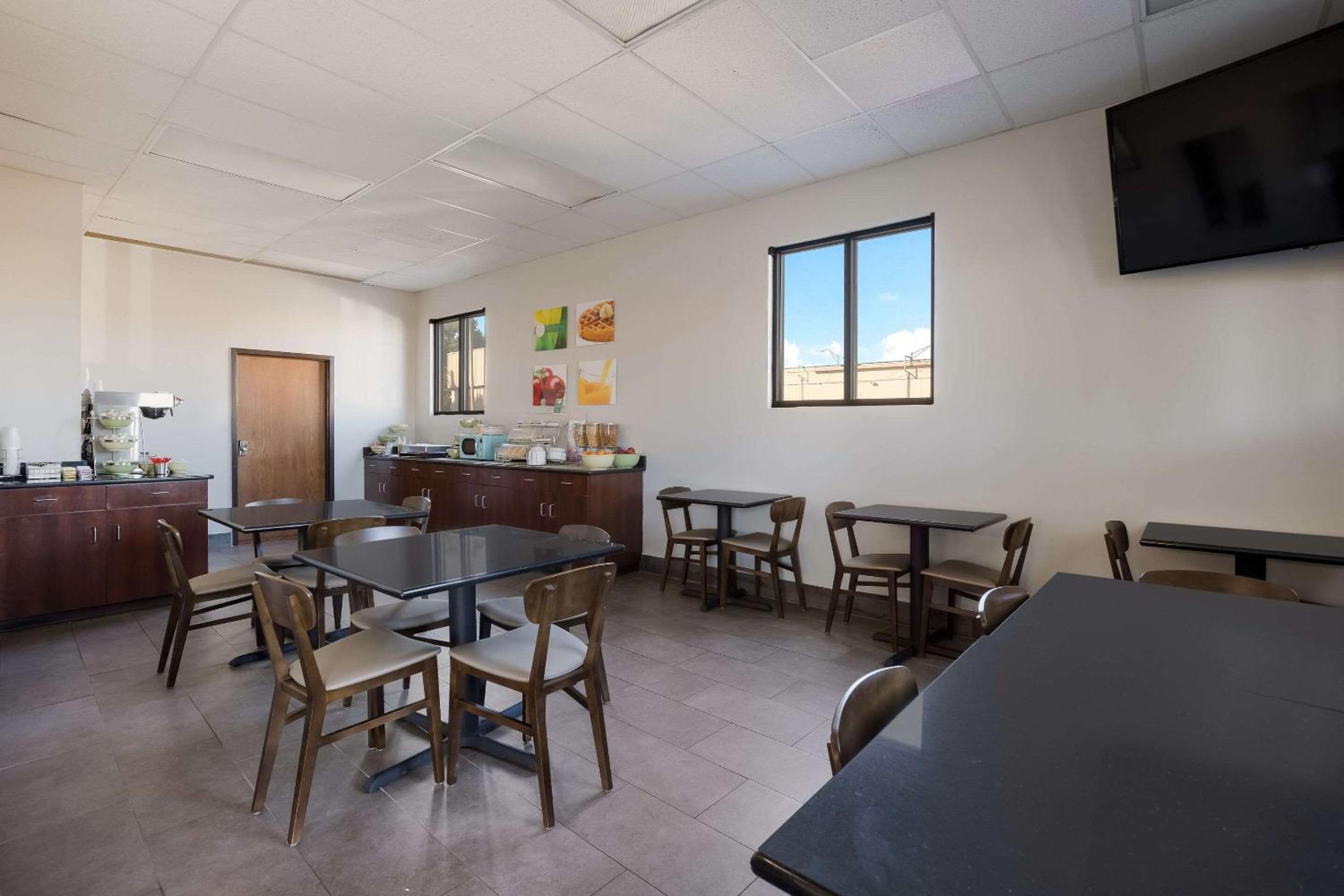 Canton Vacations - Quality Inn Hall of Fame - Property Image 6