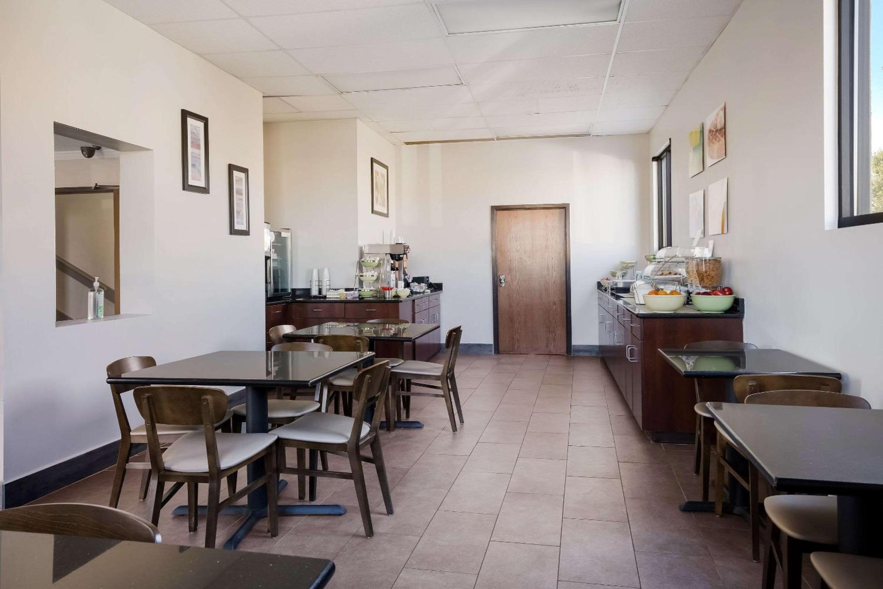 Canton Vacations - Quality Inn Hall of Fame - Property Image 5