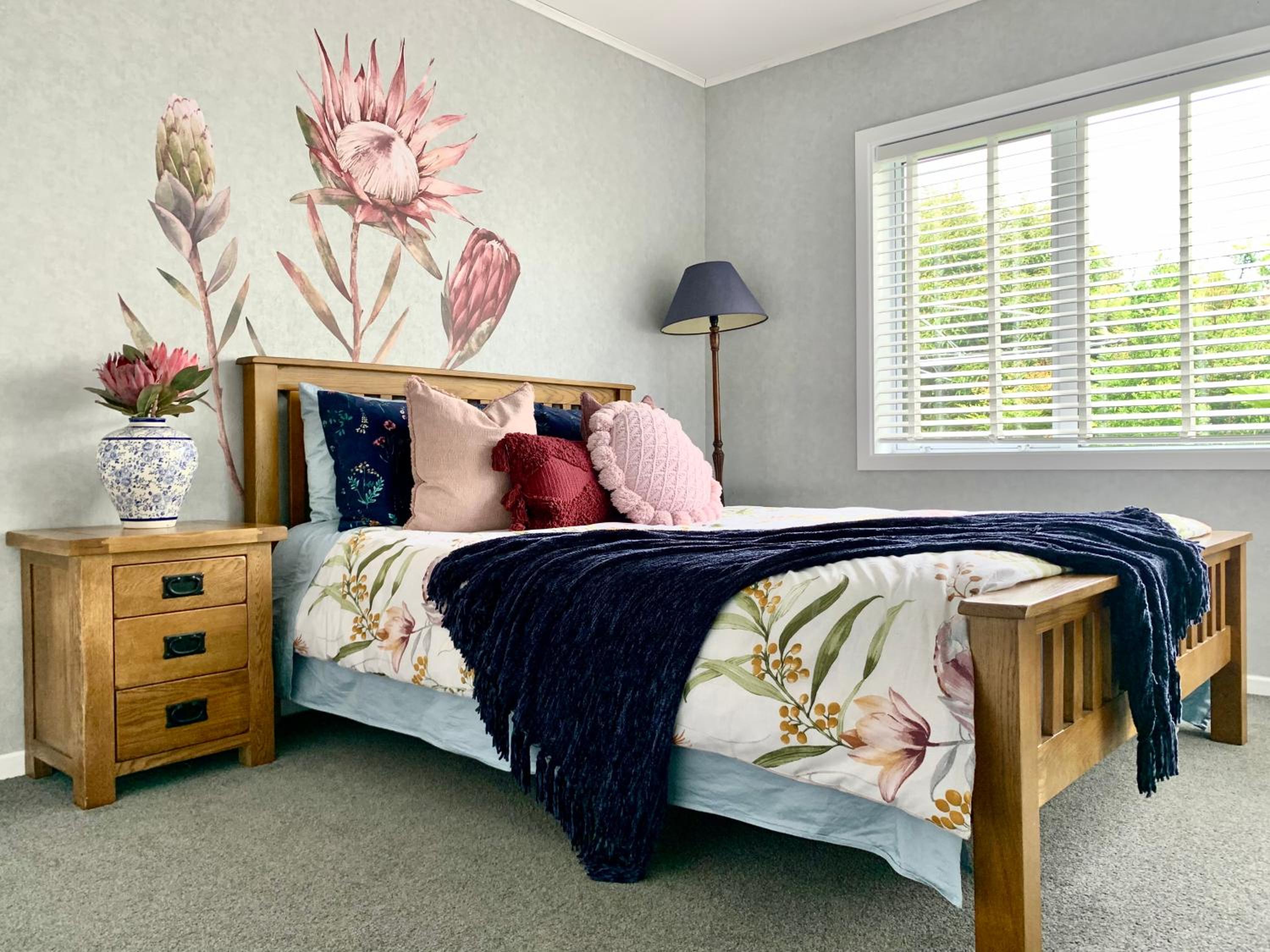 M&K Home with central air condition, 4 bedrooms, by Chartwell Shopping Centre view 3