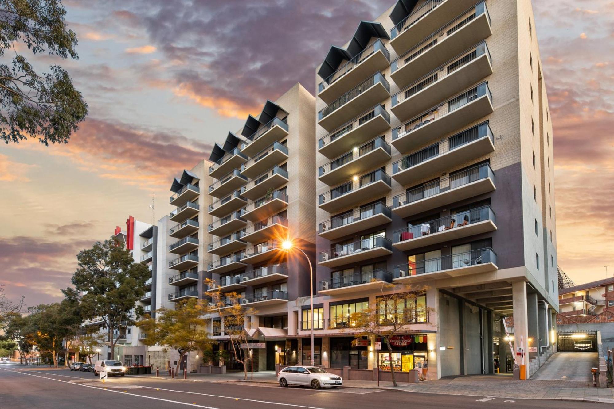 Spacious 2 Bedroom Pool & Gym PerthCBD,Optus,WACA