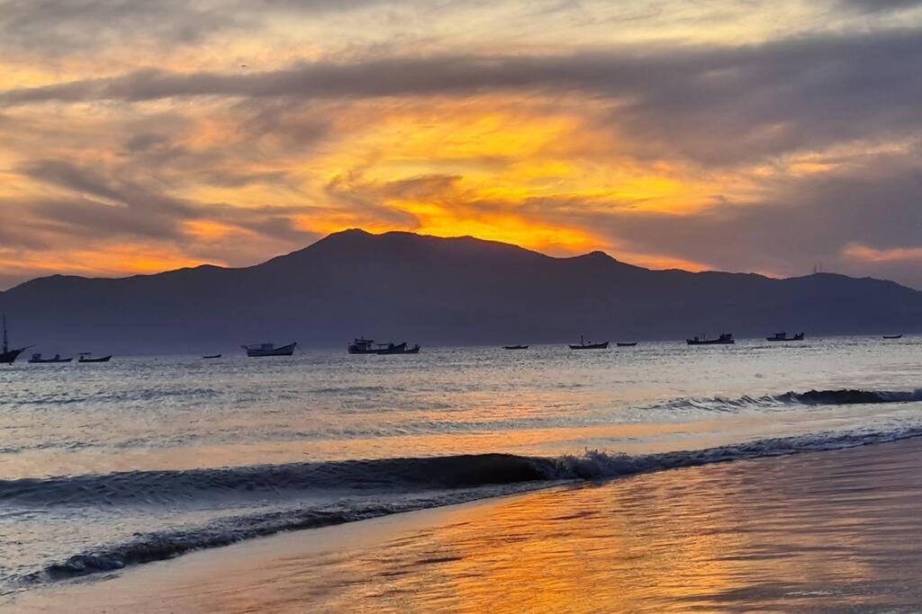 Pé na Areia Florianopolis Frente mar