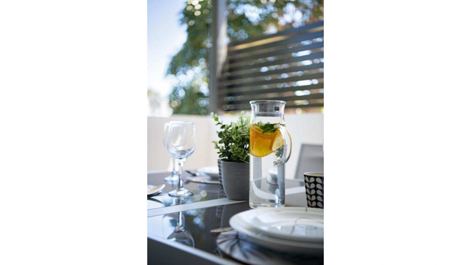 Chic Exec 2bdr 2bath -River,FREO,Parking,AC