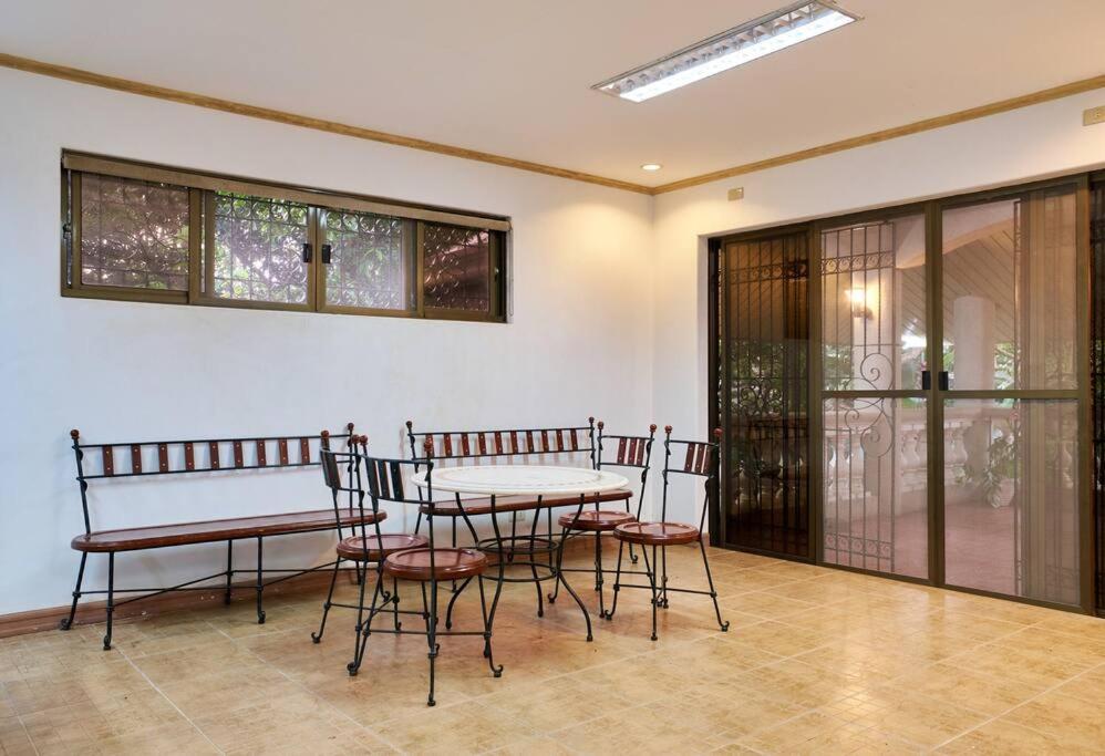 Lovely & Spacious Family House in Tagaytay view 3