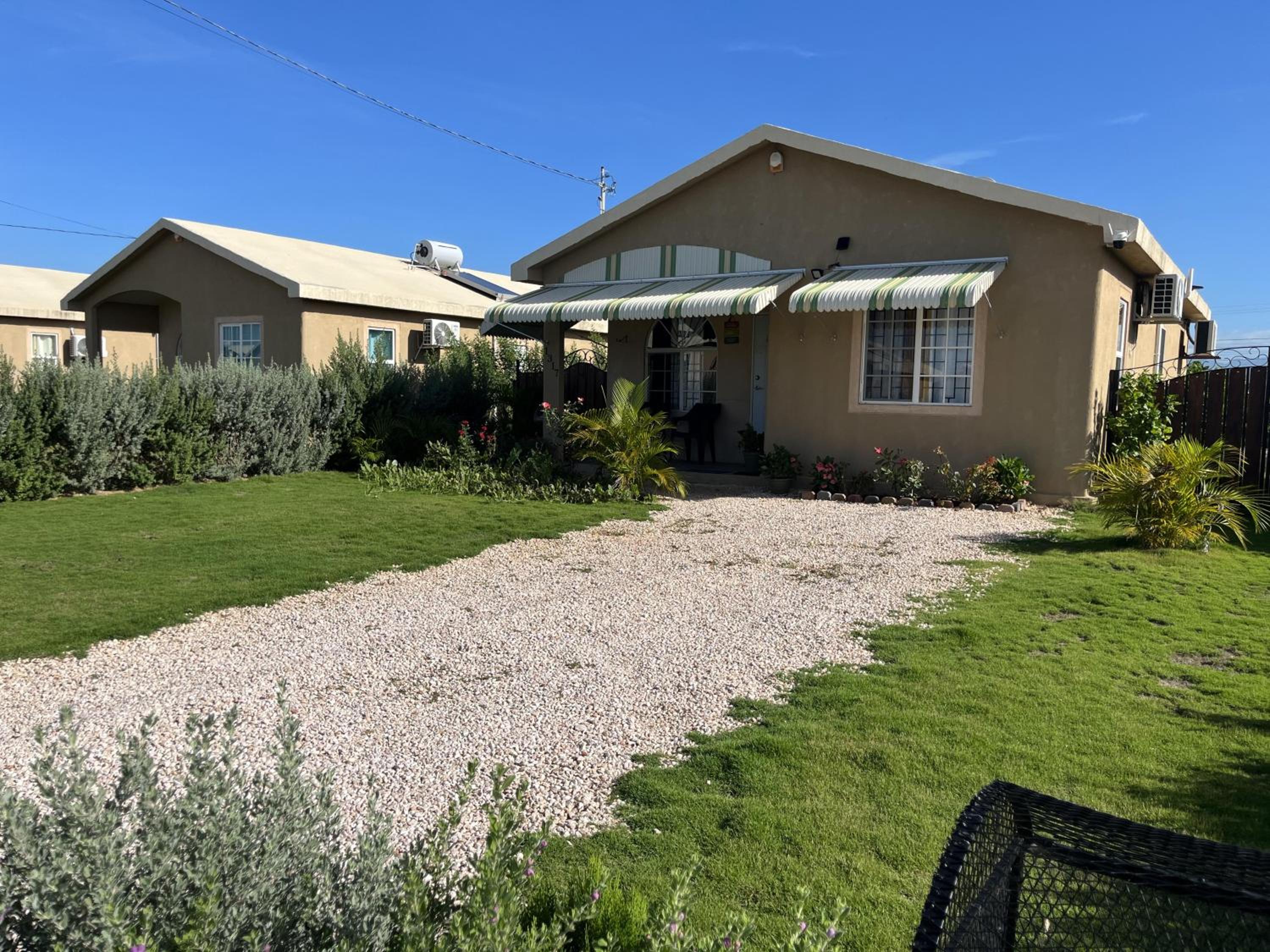 Finest Accommodation Phoenix Park Lot 1317 Phase 4 Portmore St Catherine view 3