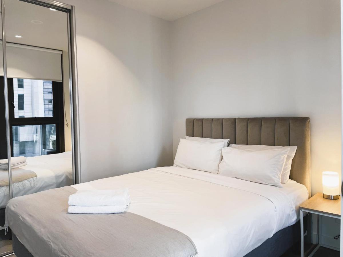 EPORO Tower Modern Apartments Melbourne Central CBD