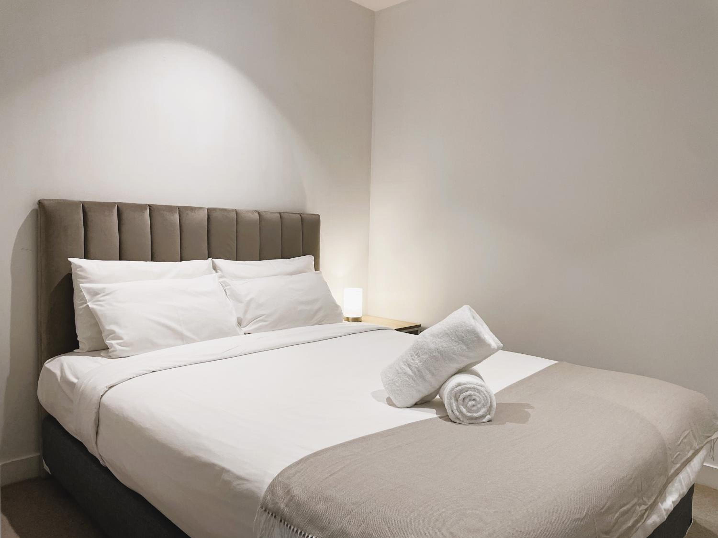 EPORO Tower Modern Apartments Melbourne Central CBD