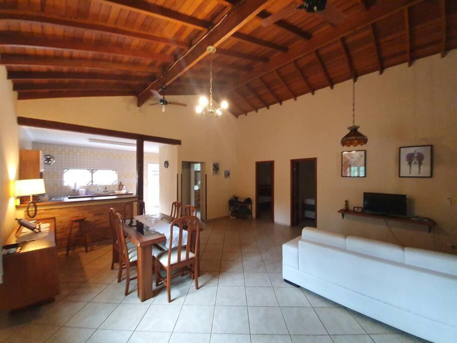 Casa em praia de Juquehy.