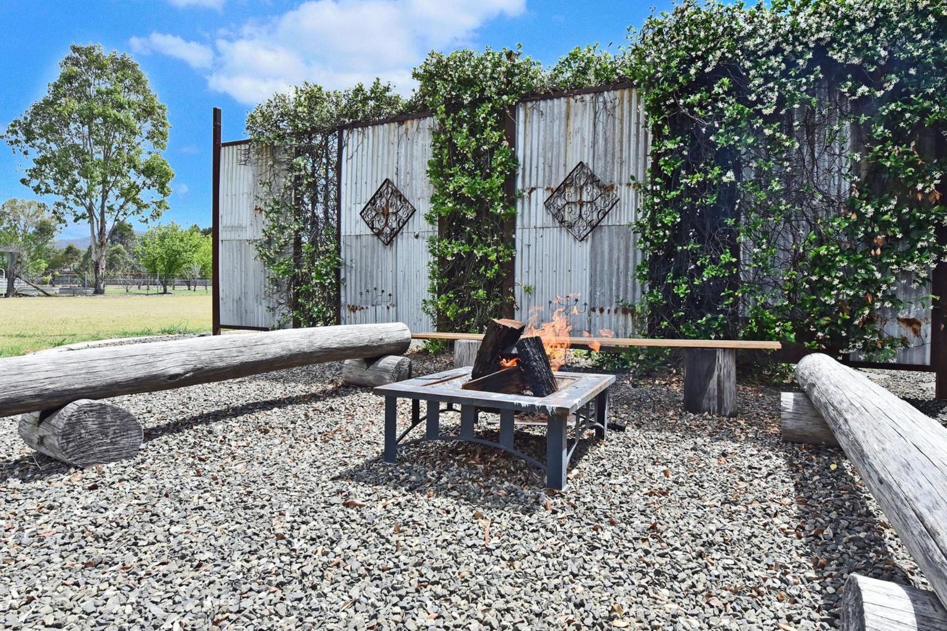 Kulang Lodge in charming Broke with Large Swim Spa and games room suits up to 8 guests