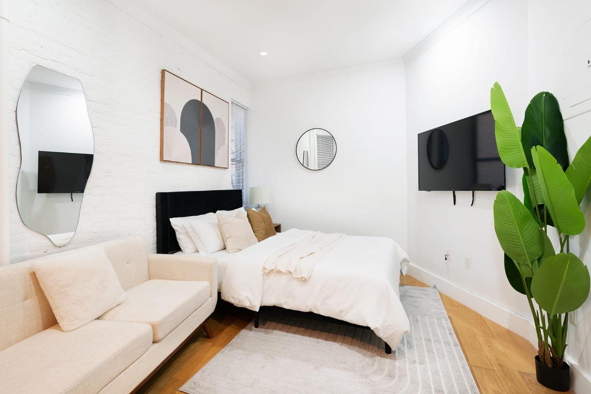 403-2E Newly Renovated Studio UES