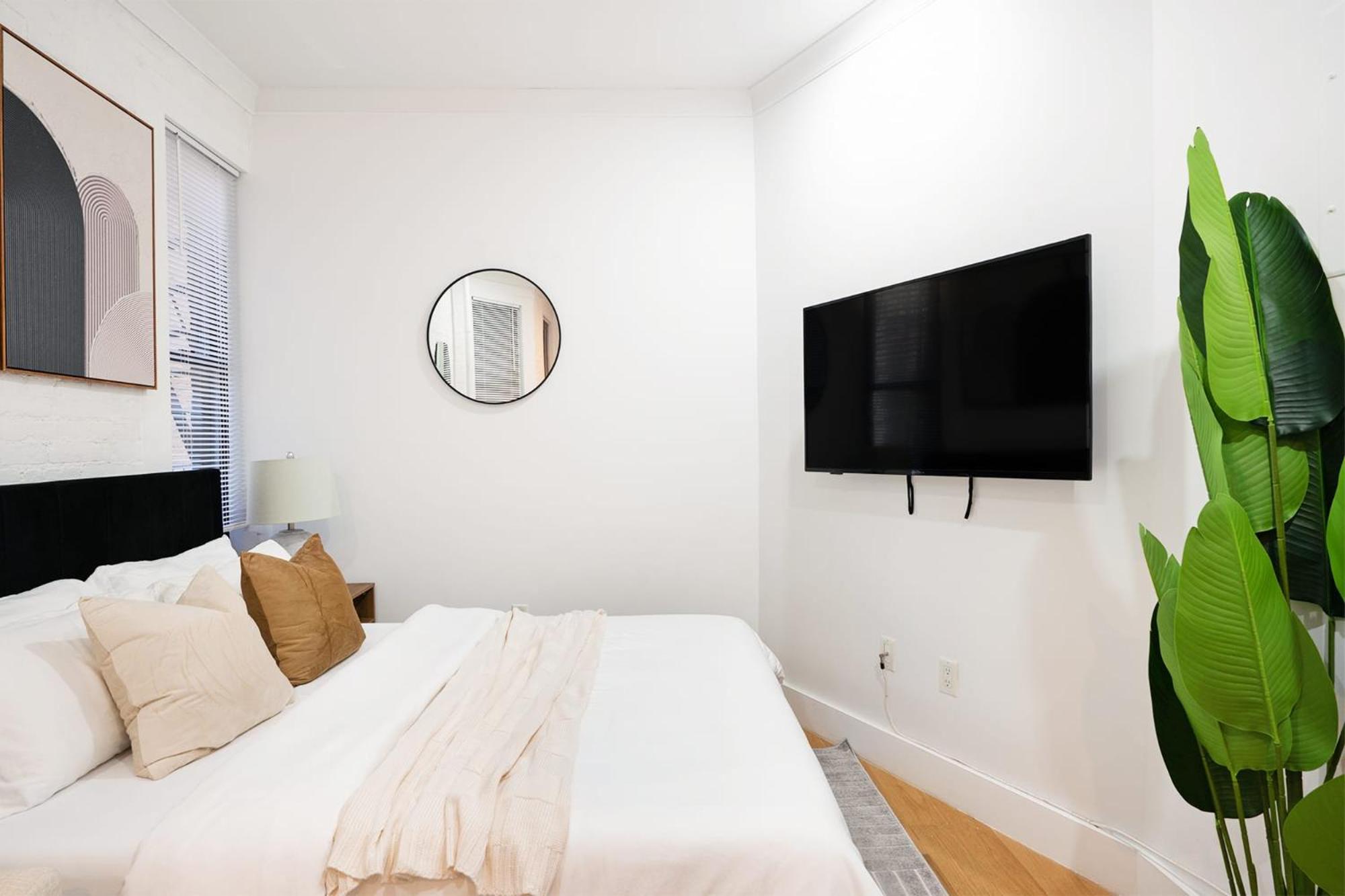 403-2E Newly Renovated Studio UES