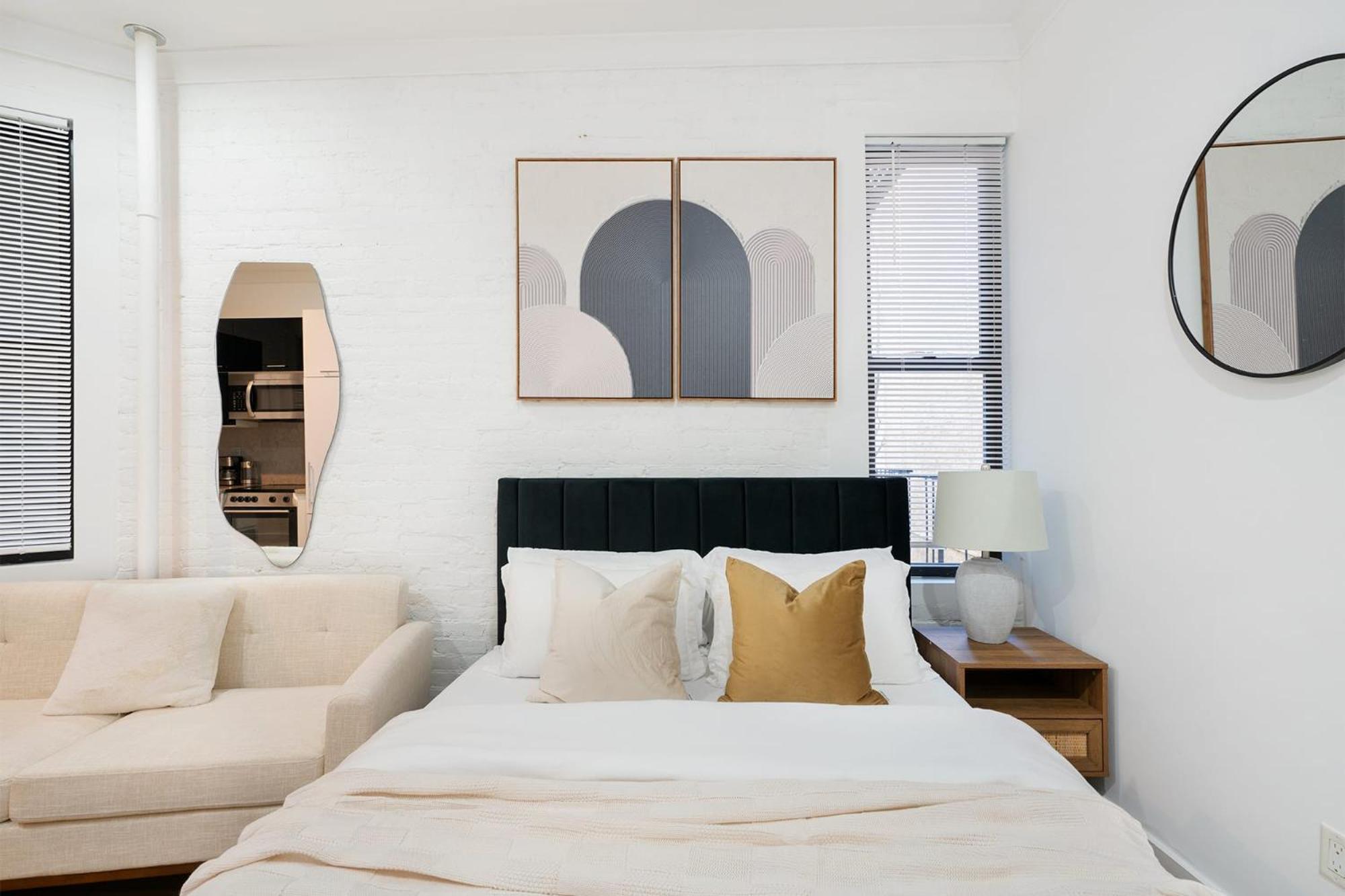 403-2E Newly Renovated Studio UES