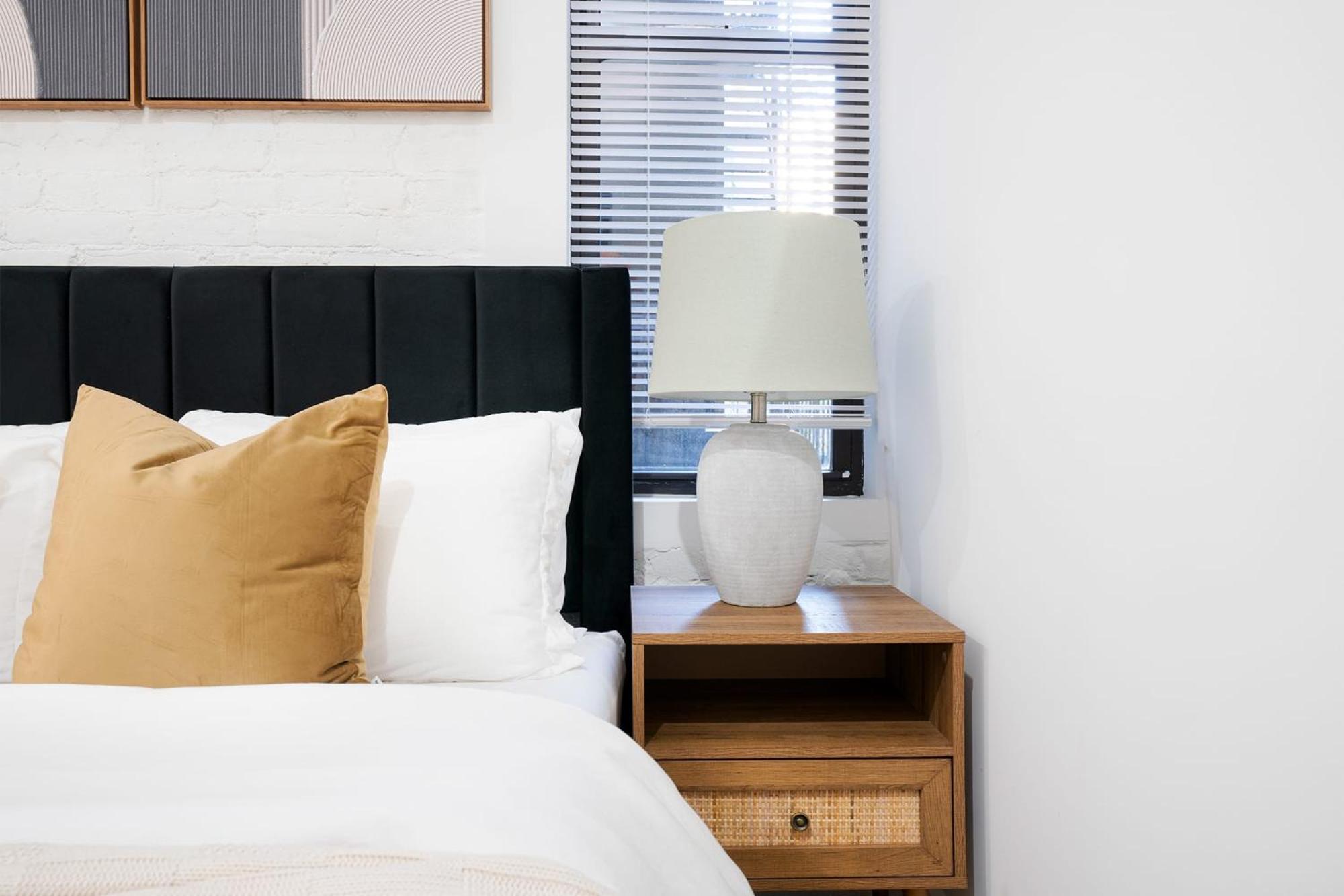 403-2E Newly Renovated Studio UES