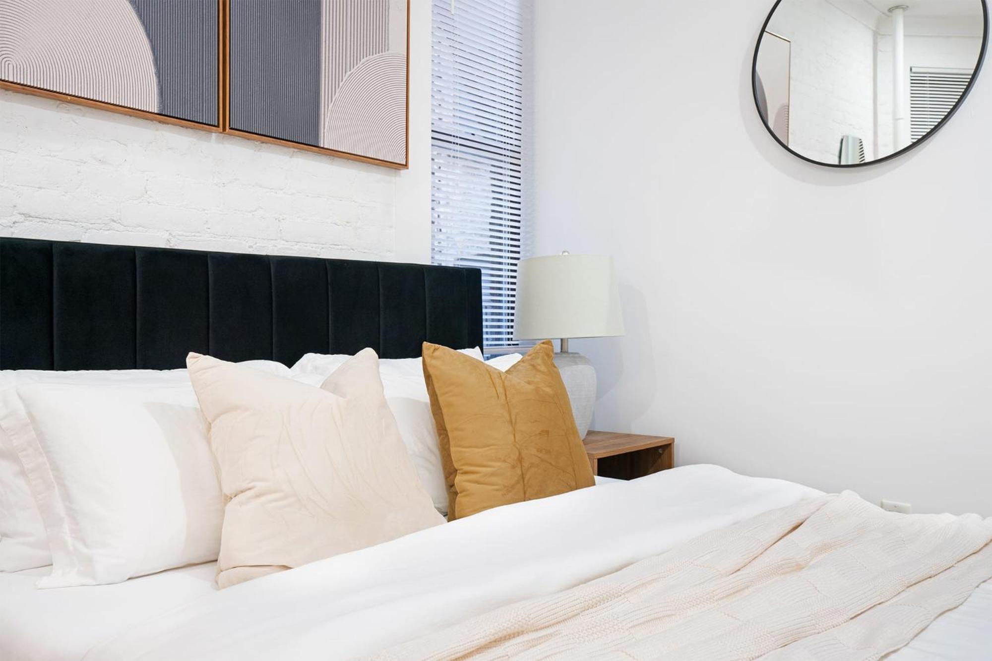 403-2E Newly Renovated Studio UES
