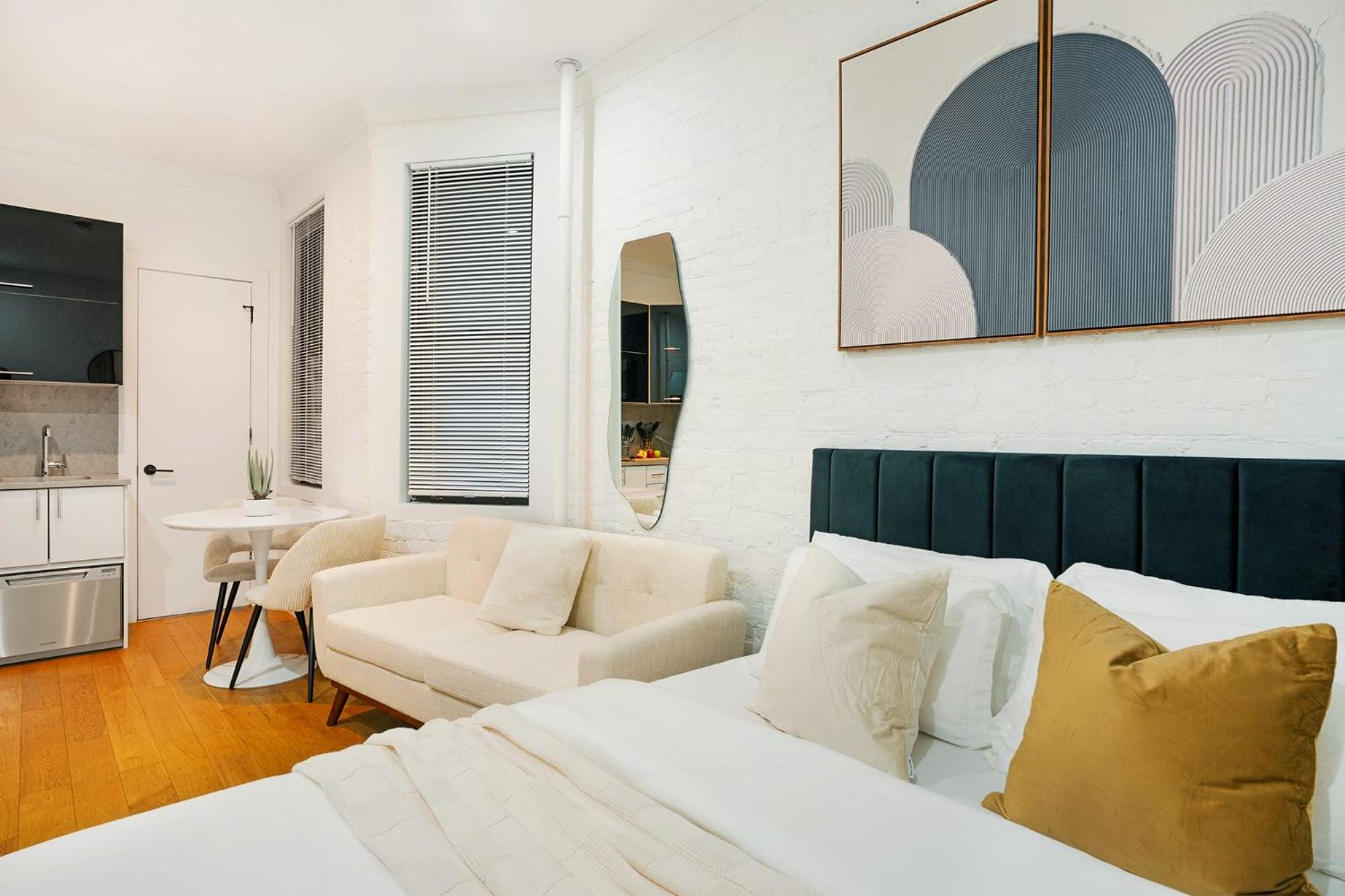 403-2E Newly Renovated Studio UES