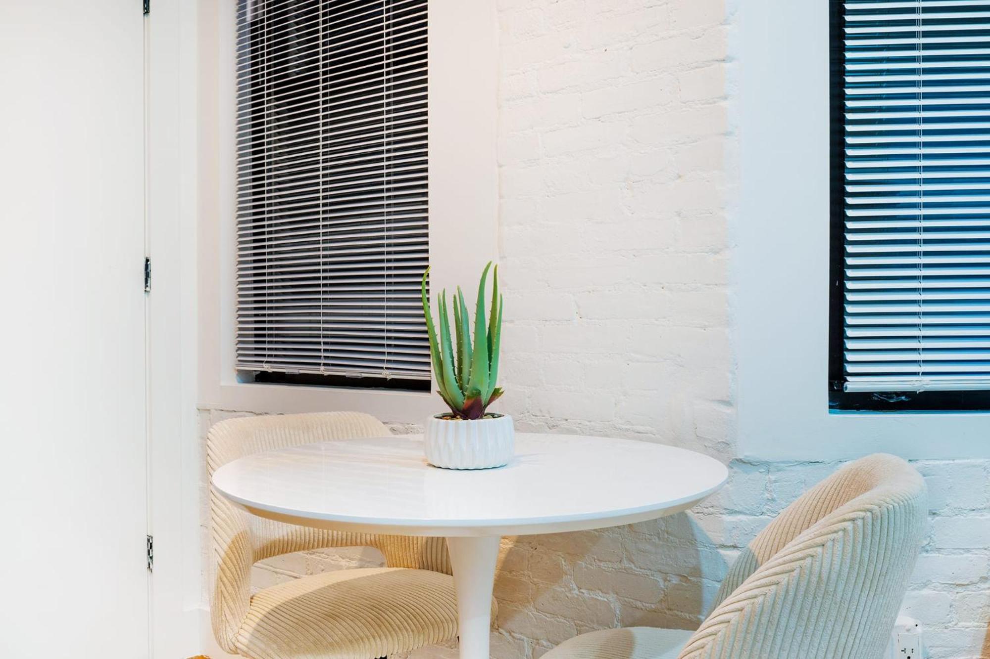 403-2E Newly Renovated Studio UES