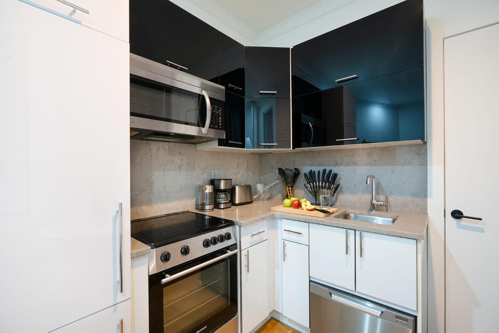 403-2E Newly Renovated Studio UES
