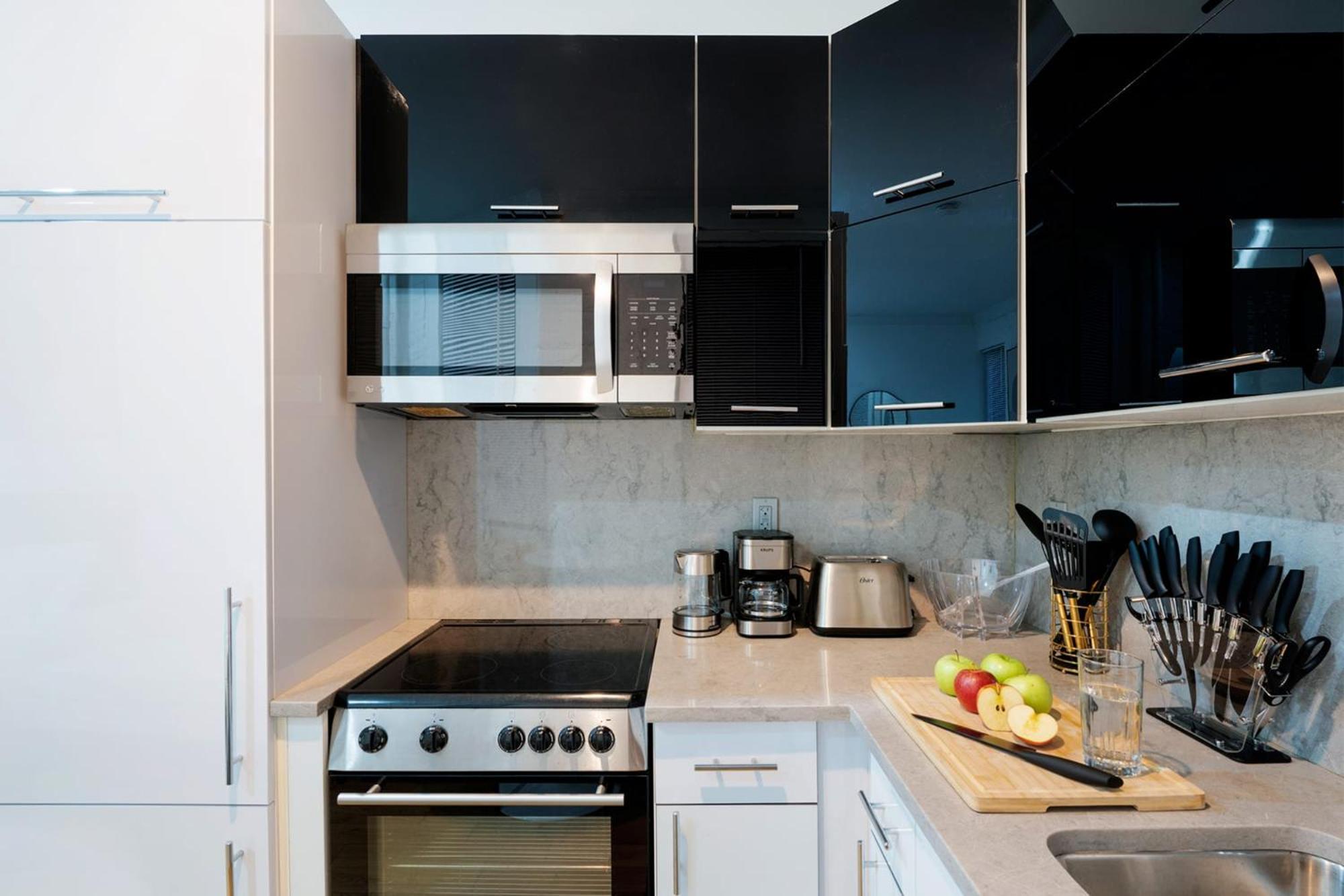 403-2E Newly Renovated Studio UES