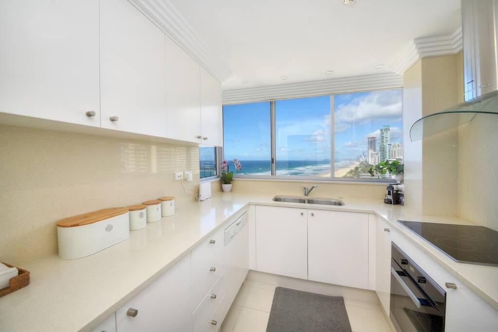 Spectacular Luxury Beachfront Apartment