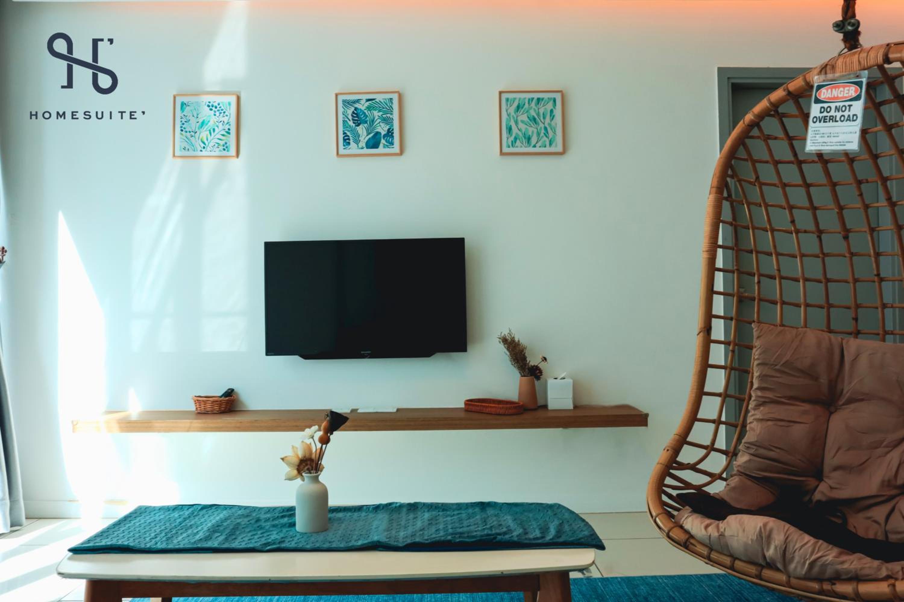 Homesuite' Home at Sutera Avenue