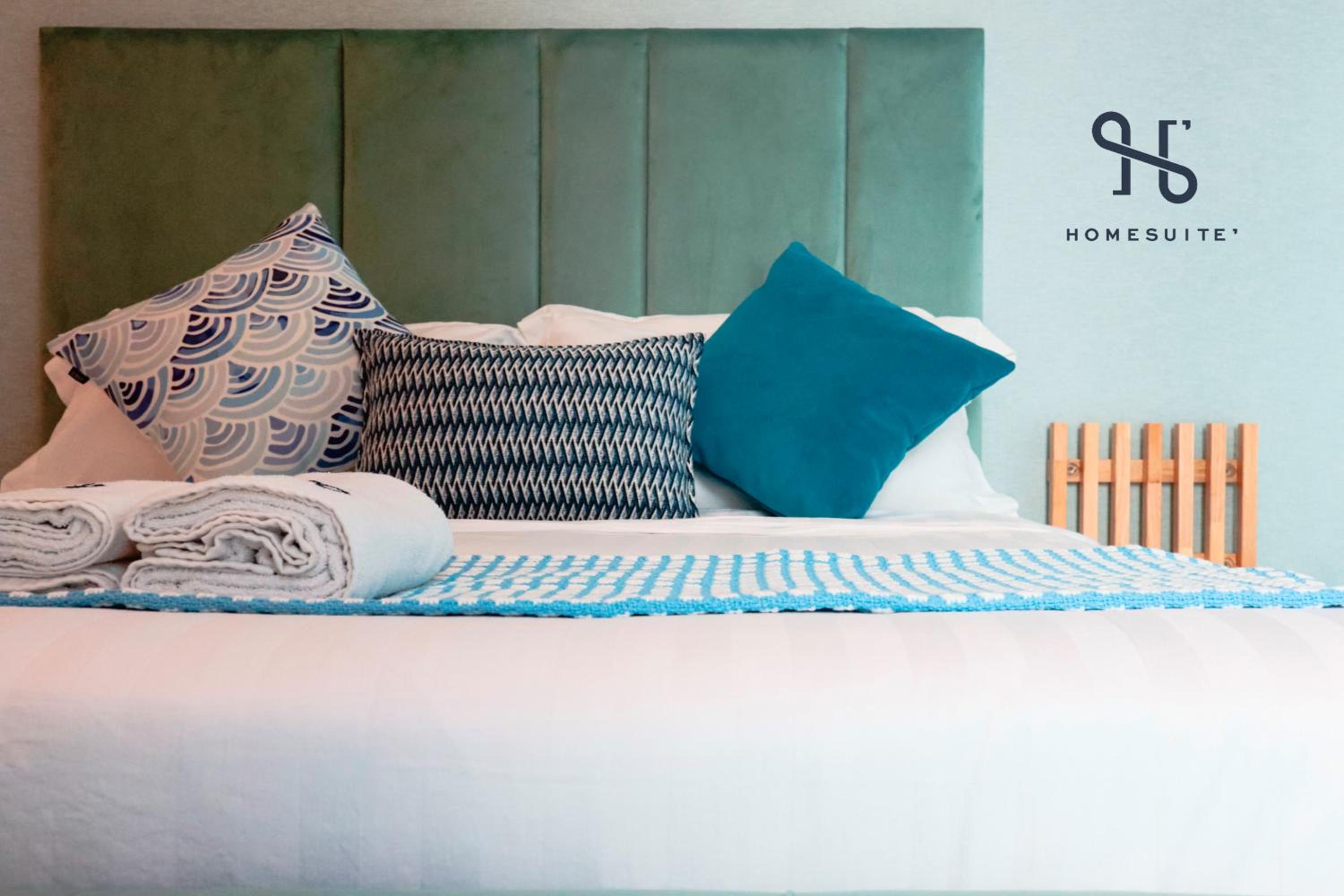 Homesuite' Home at Sutera Avenue