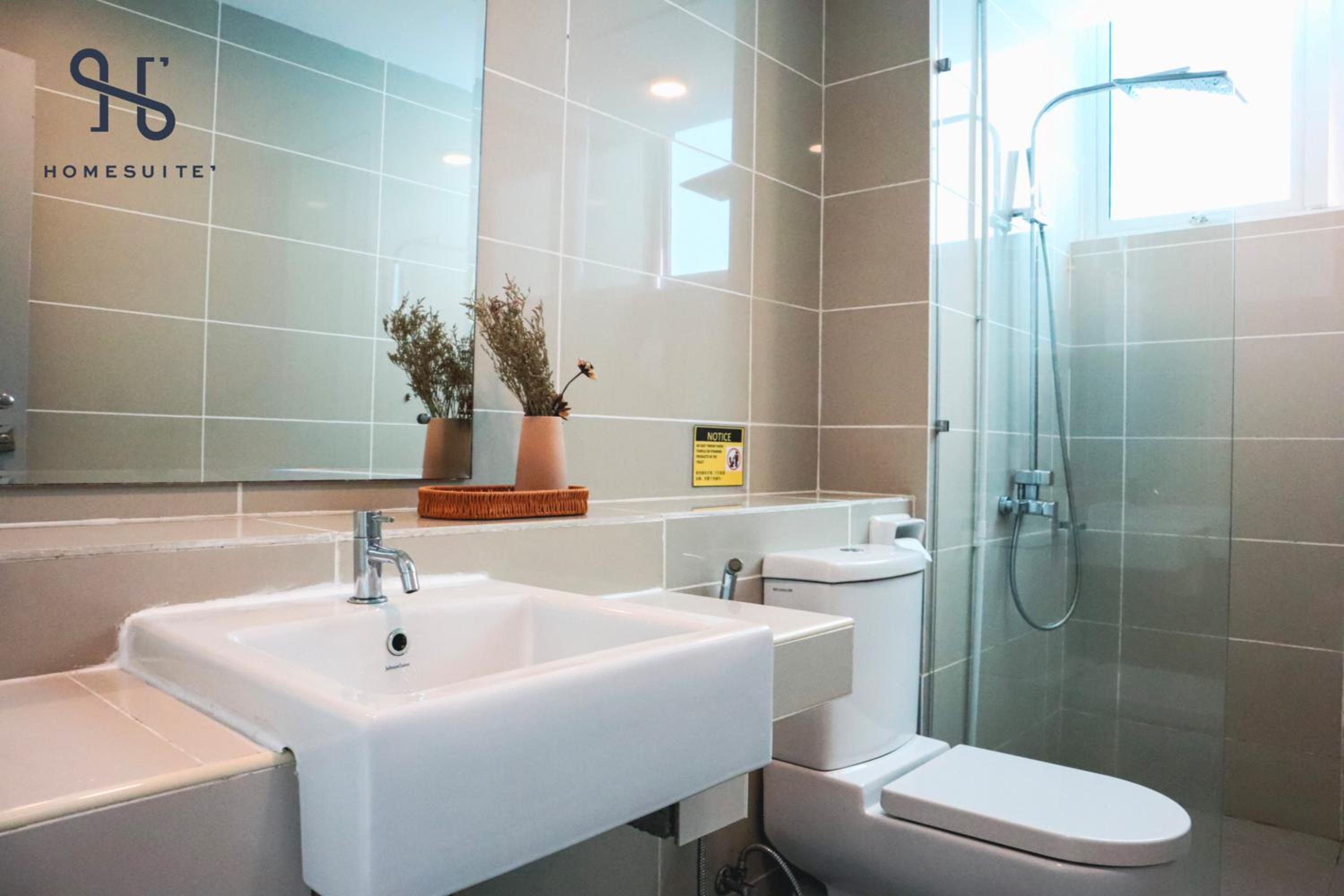 Homesuite' Home at Sutera Avenue