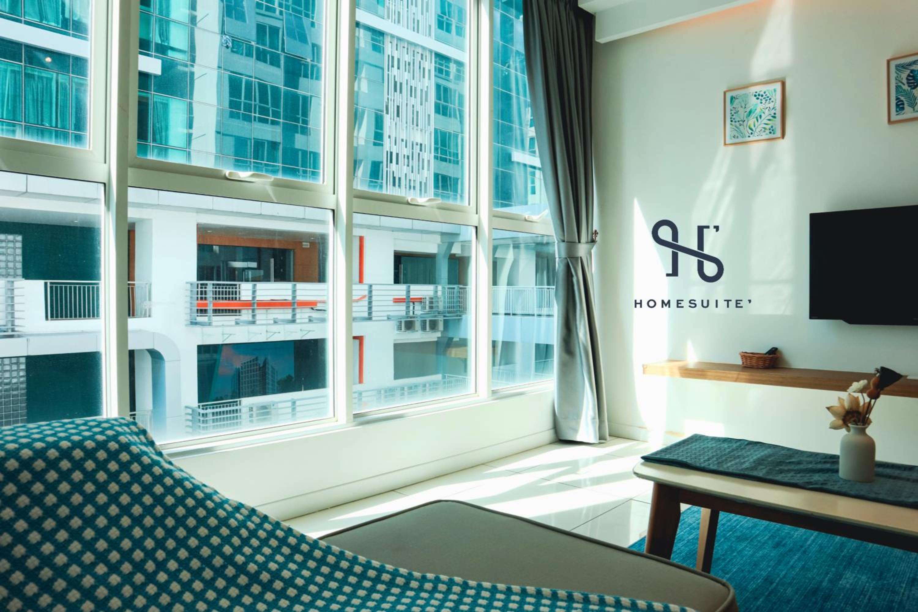 Homesuite' Home at Sutera Avenue