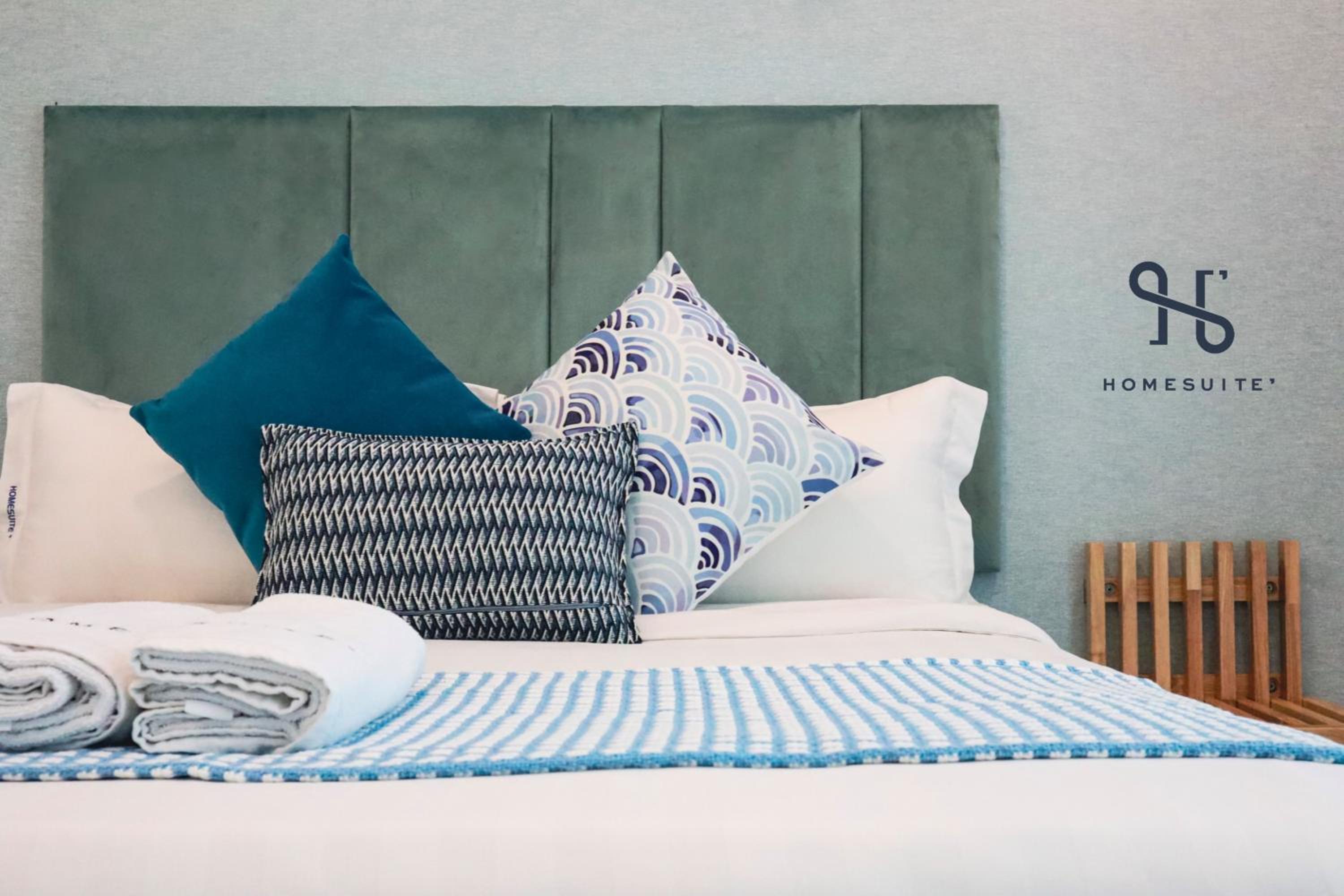 Homesuite' Home at Sutera Avenue