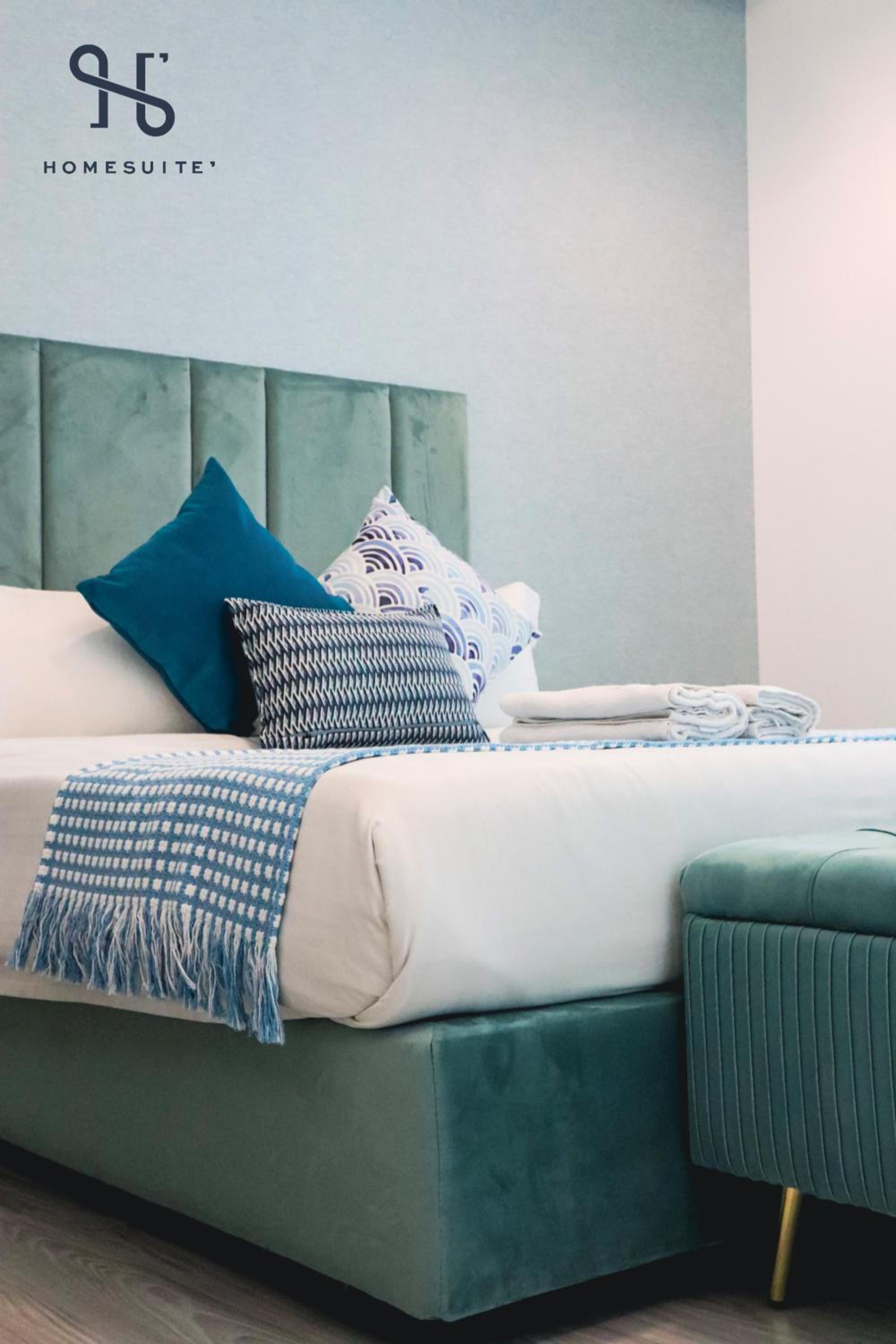 Homesuite' Home at Sutera Avenue