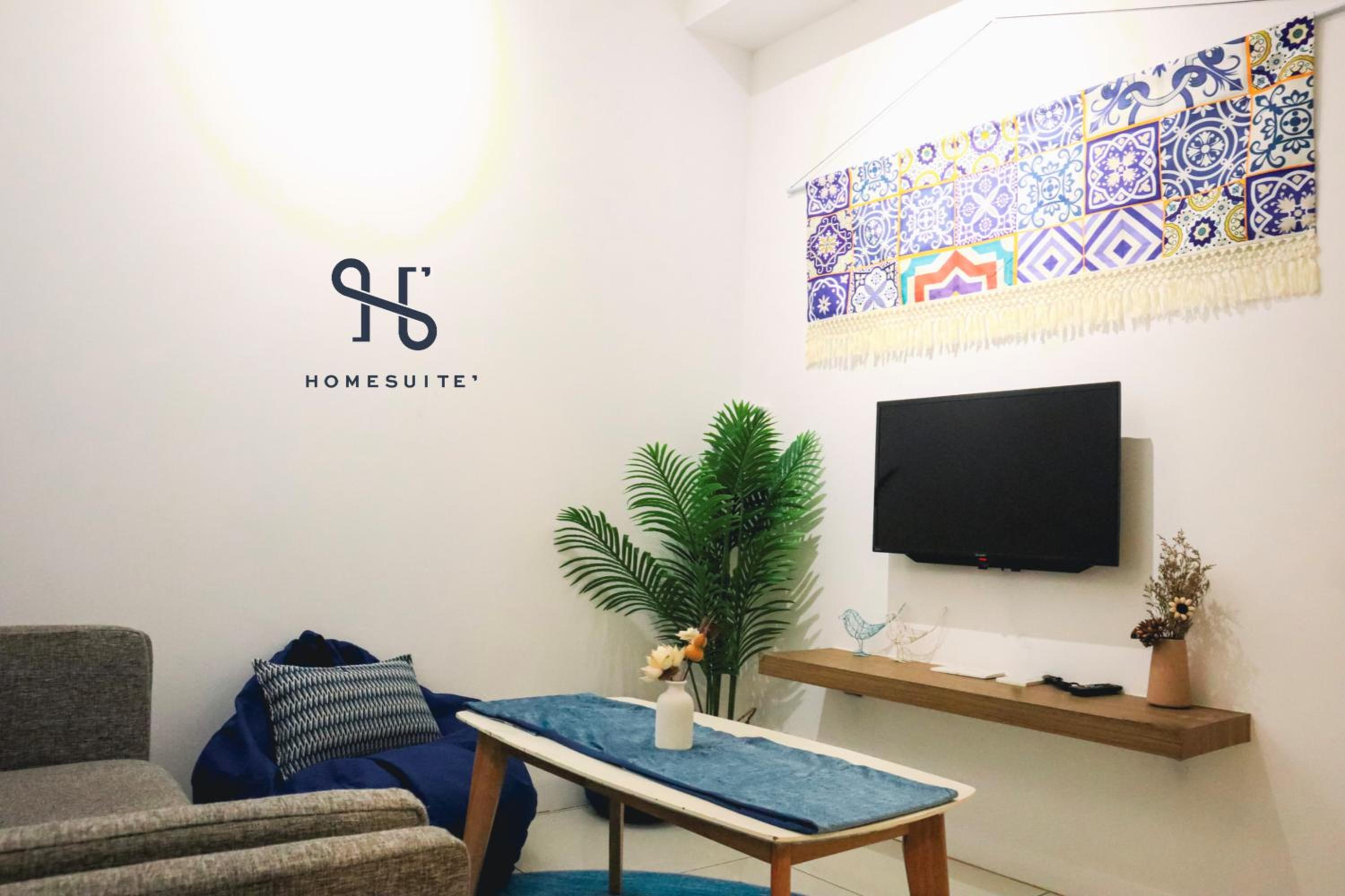 Homesuite' Home at Sutera Avenue