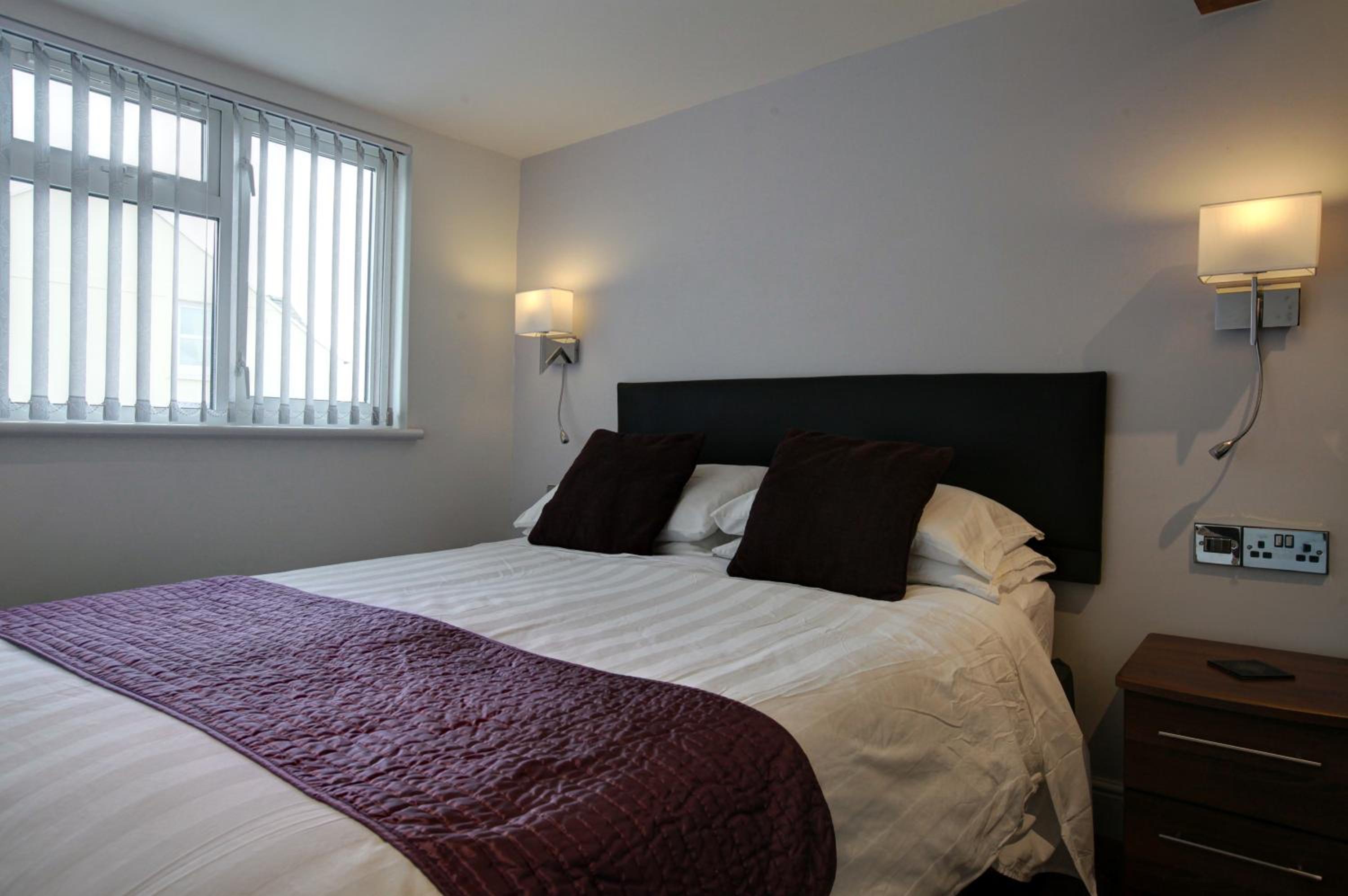 Farnham Hotel