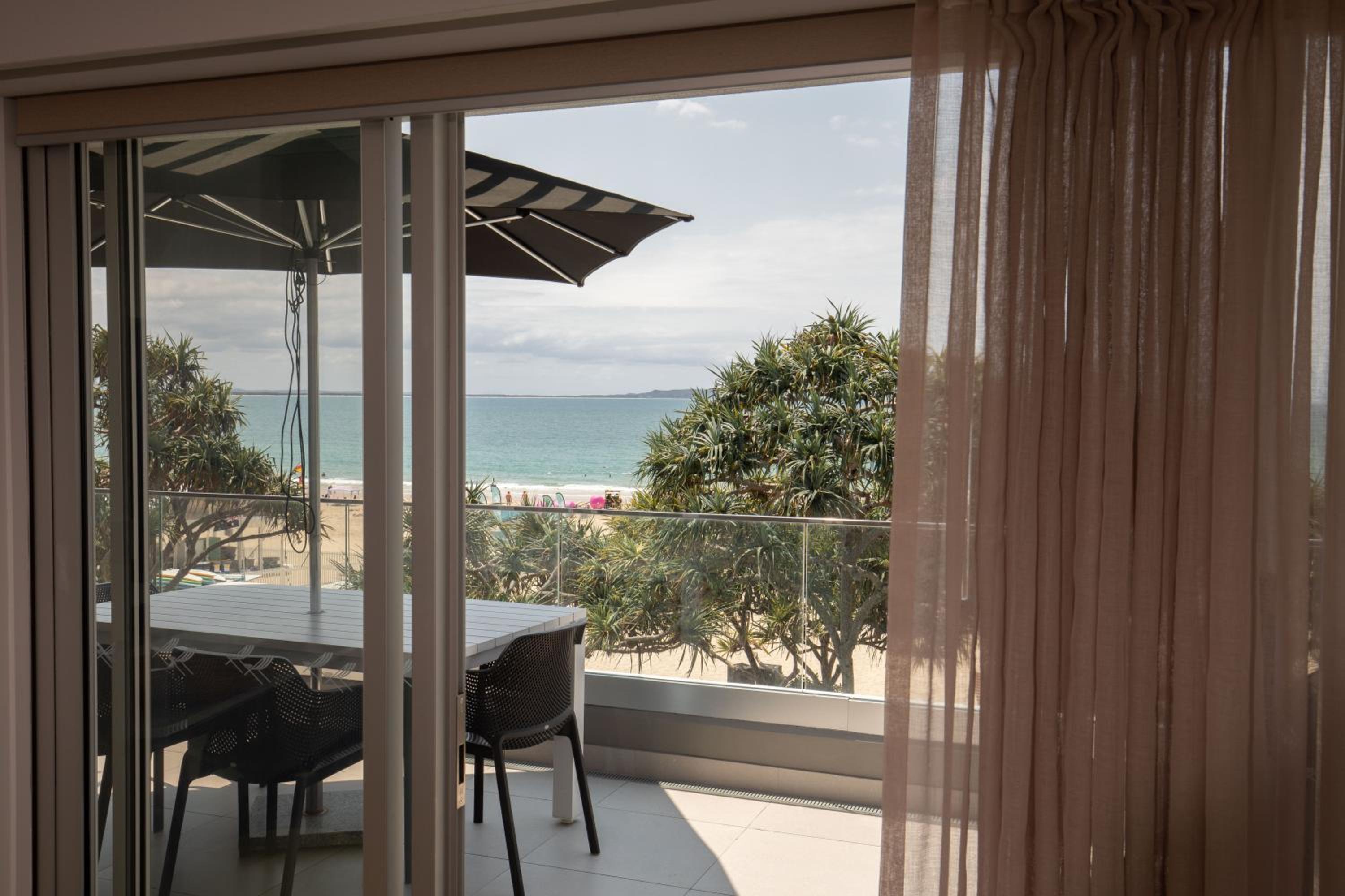 71 Hastings - Beachfront