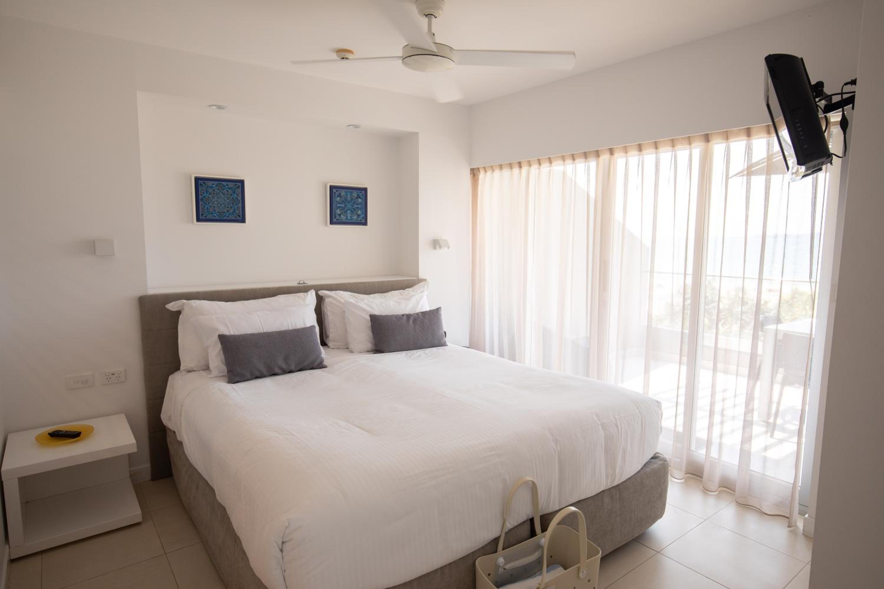 71 Hastings - Beachfront