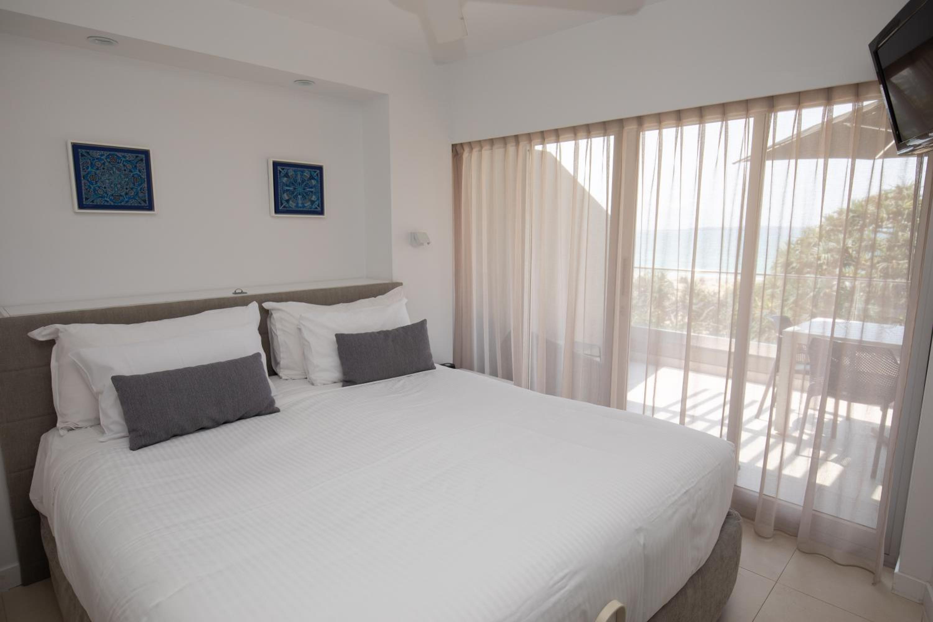 71 Hastings - Beachfront