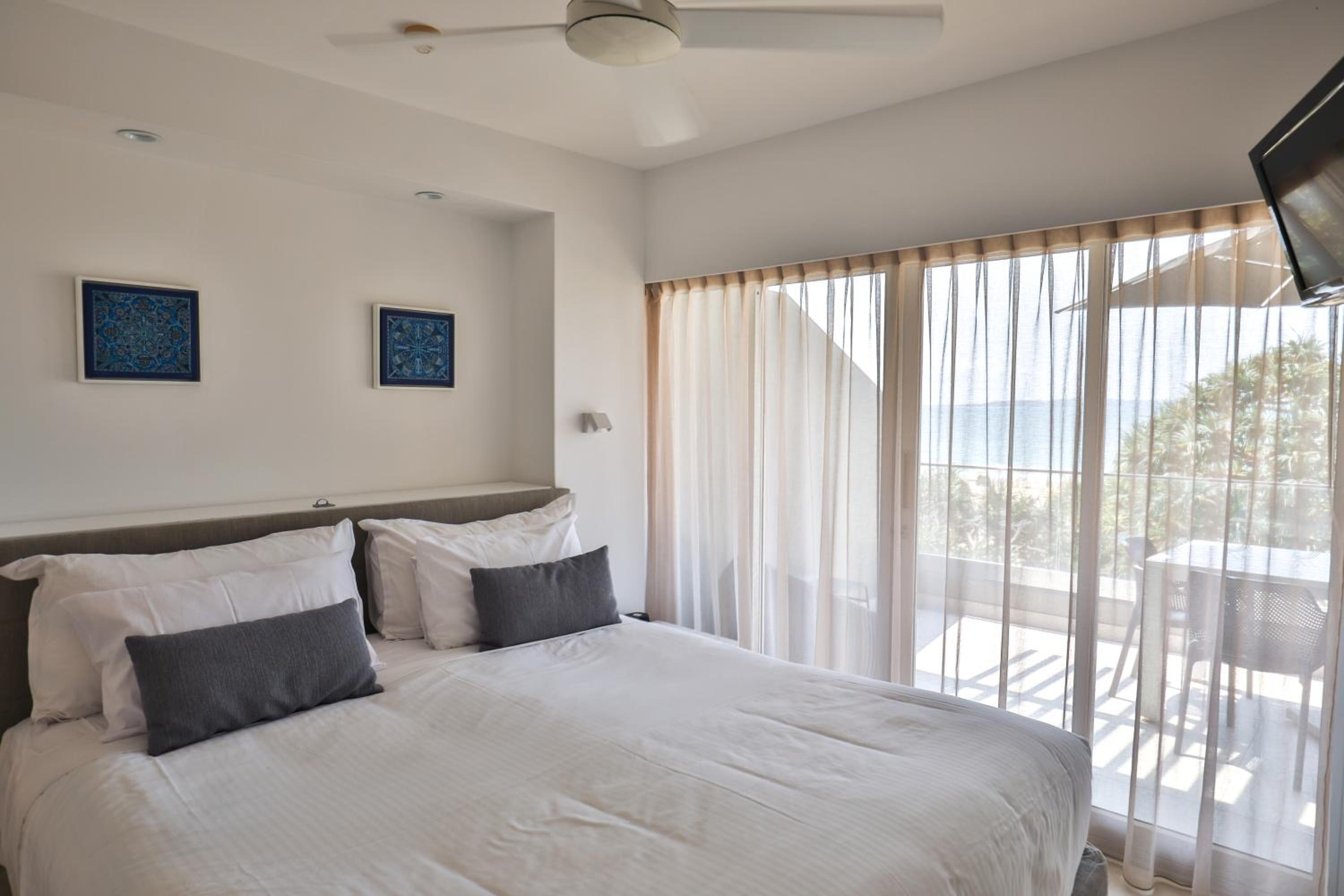 71 Hastings - Beachfront