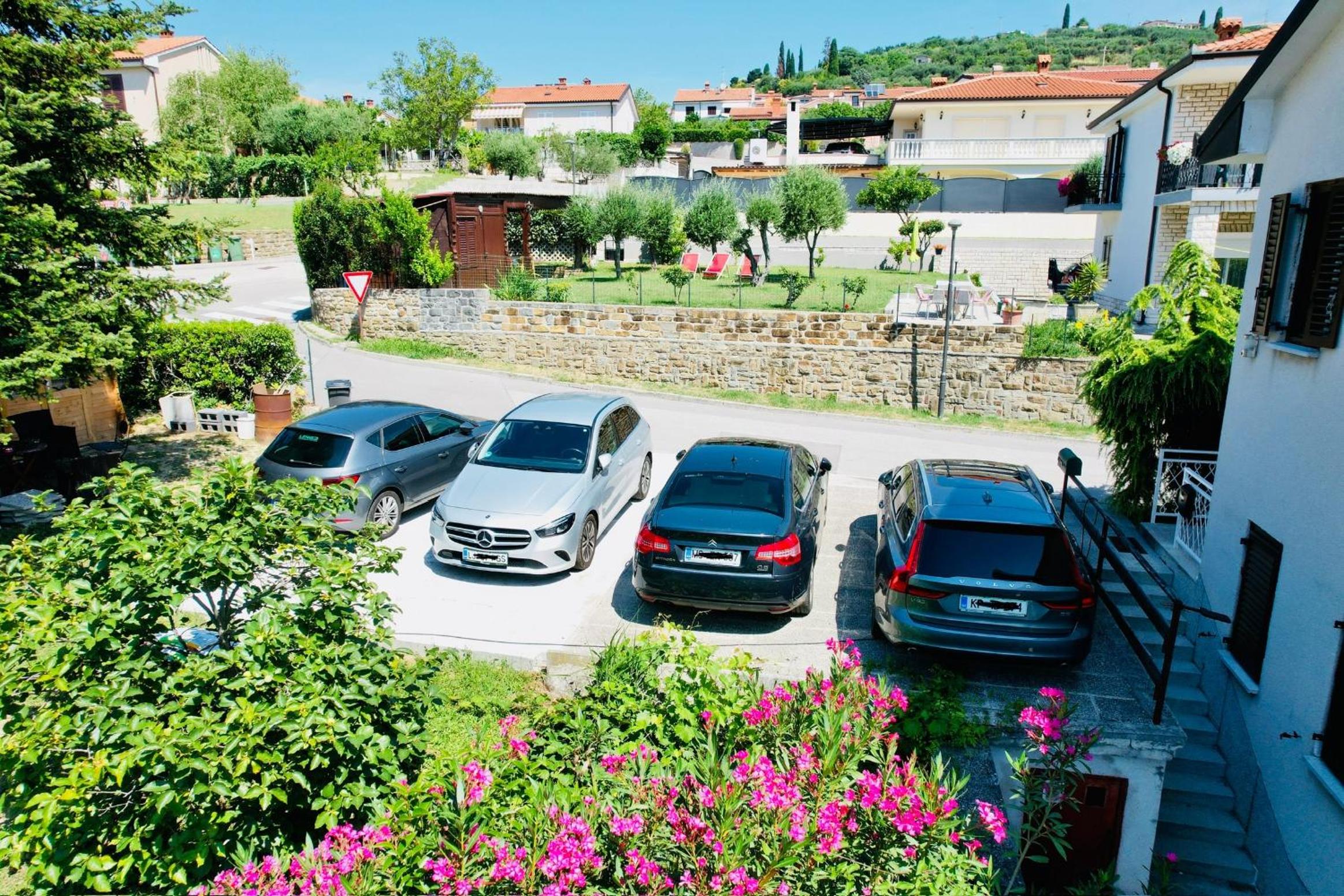Moon Bay apartment - Free large parking